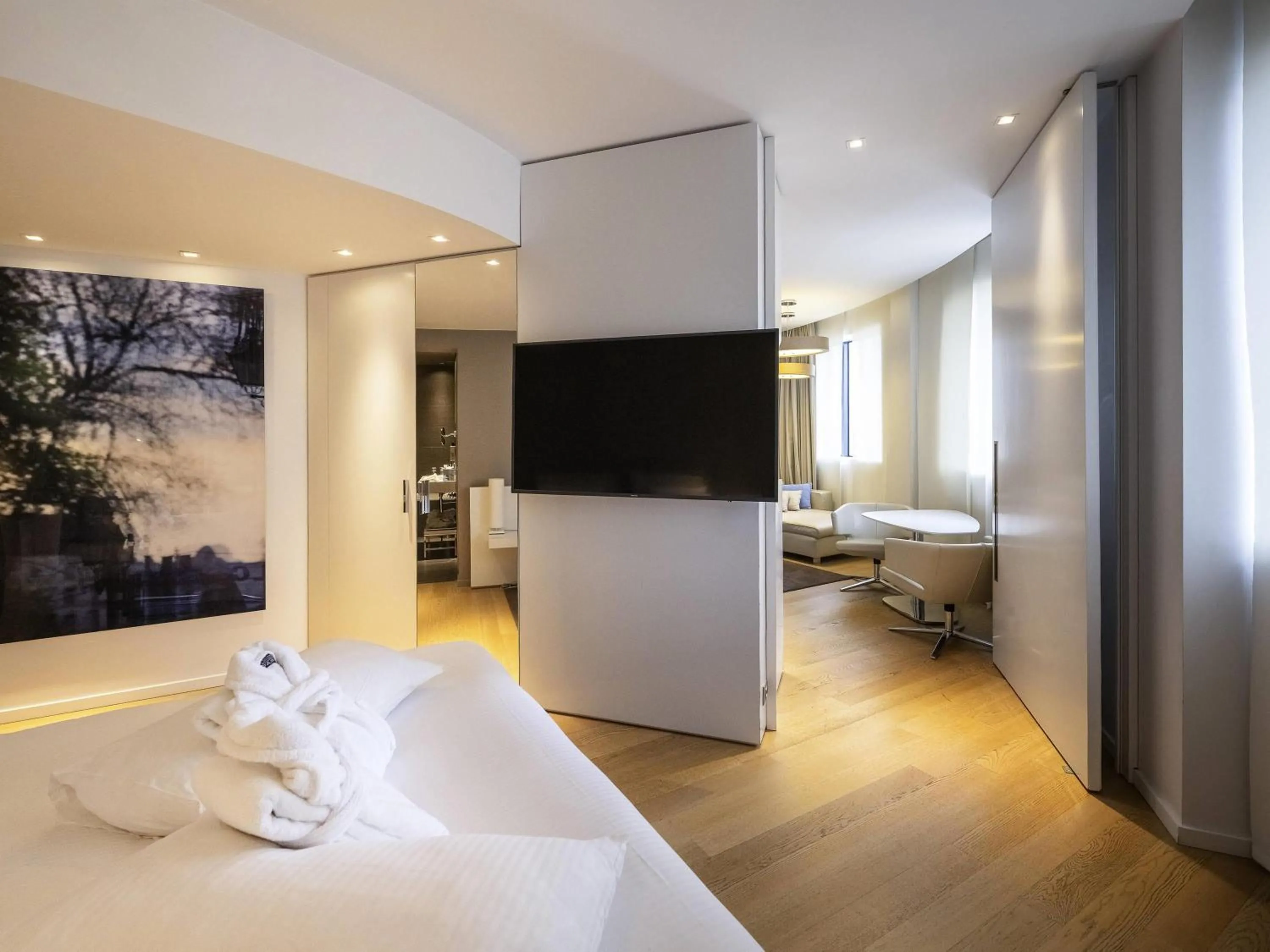 Bedroom, Bed in Pullman Brussels Centre Midi