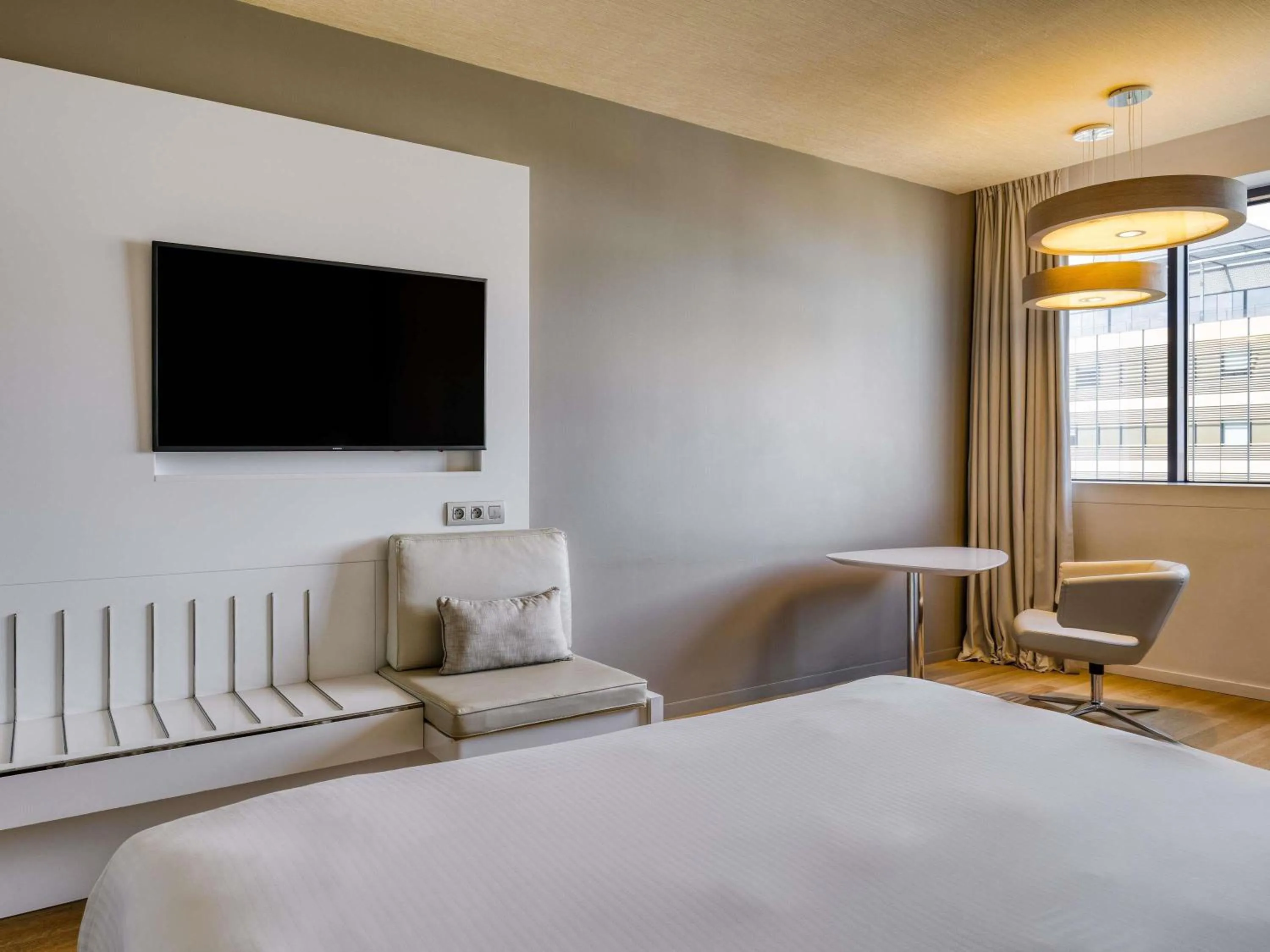 Bedroom, Bed in Pullman Brussels Centre Midi