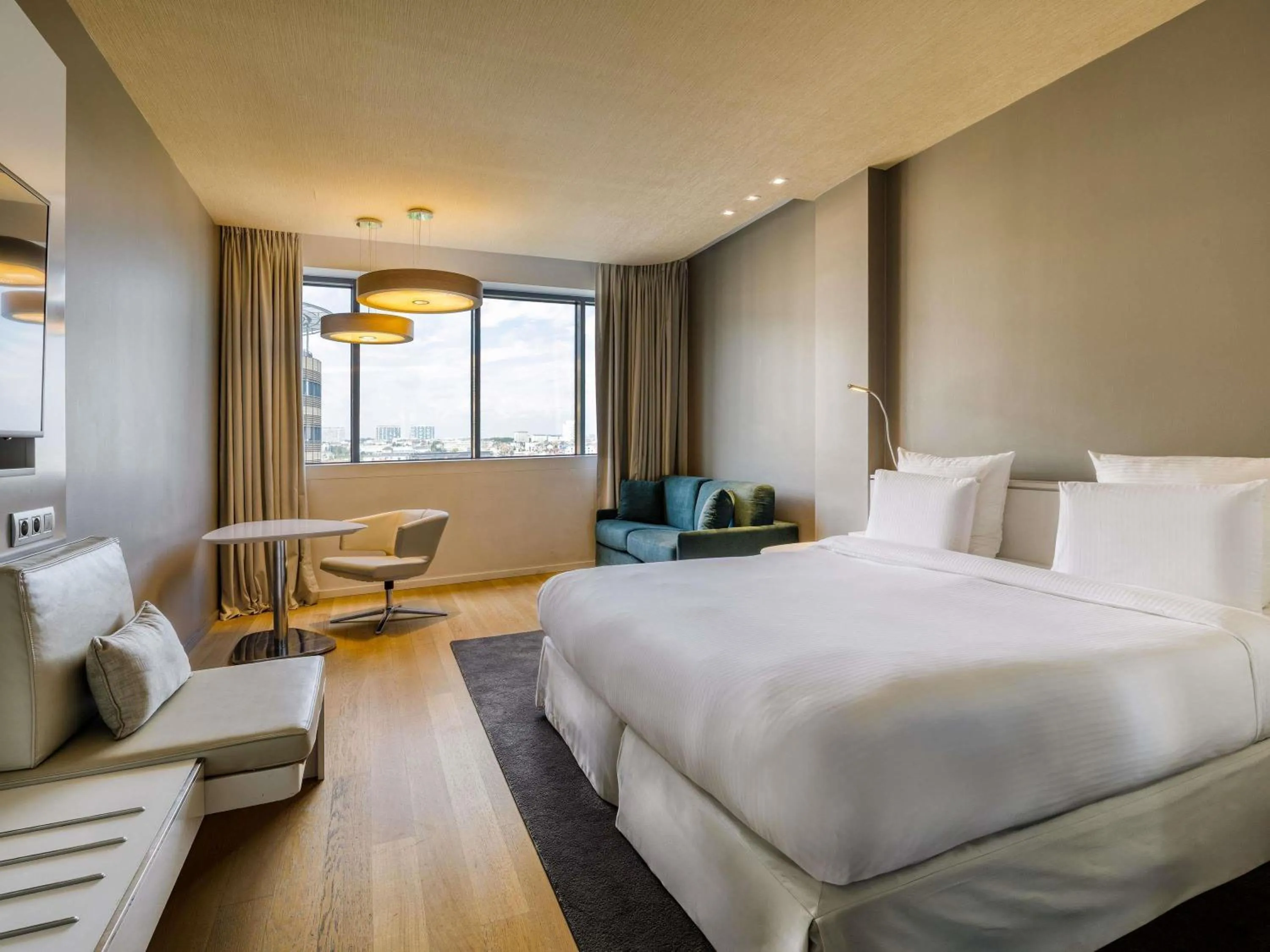 Bedroom, Bed in Pullman Brussels Centre Midi