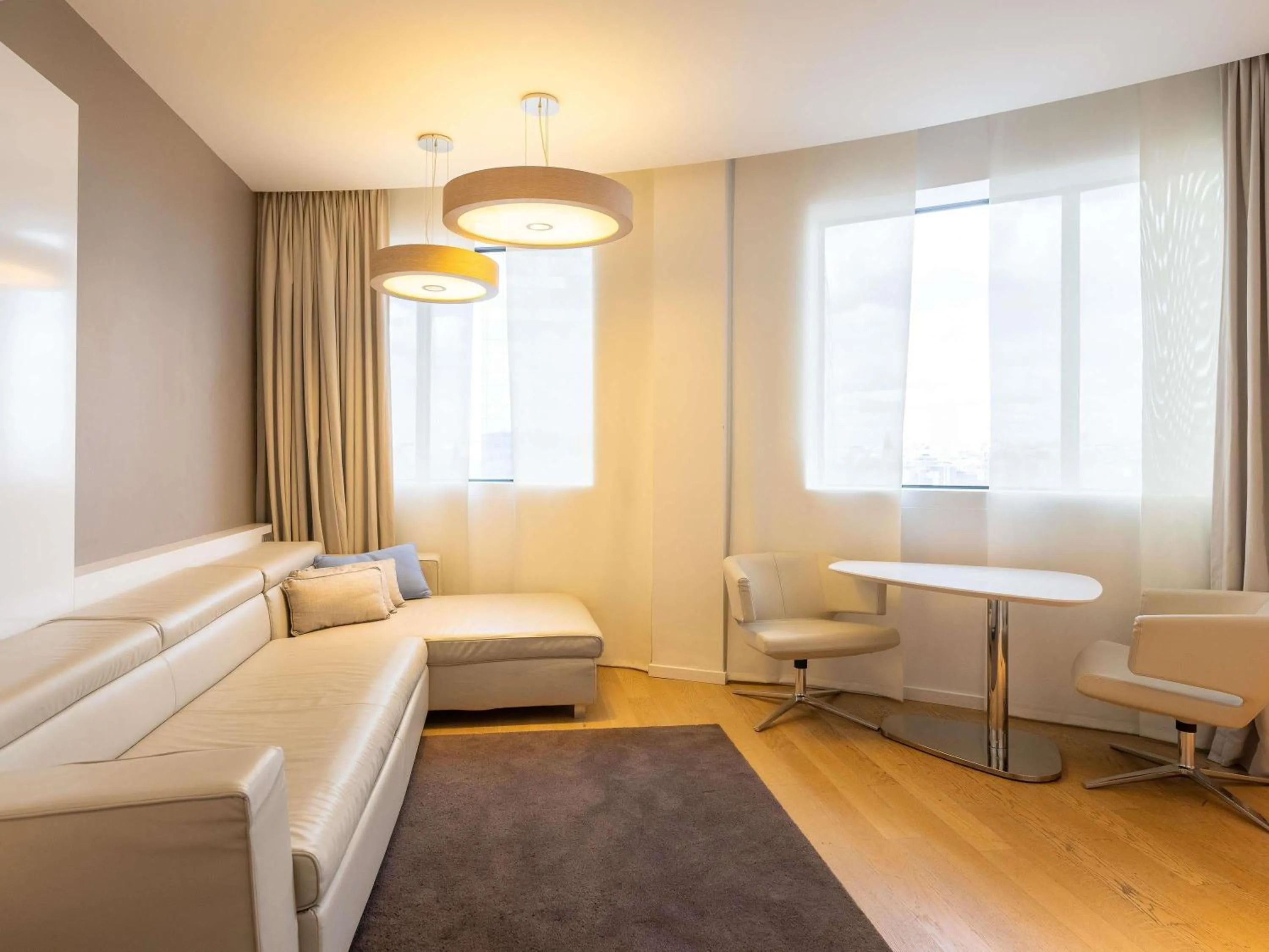 Bedroom in Pullman Brussels Centre Midi