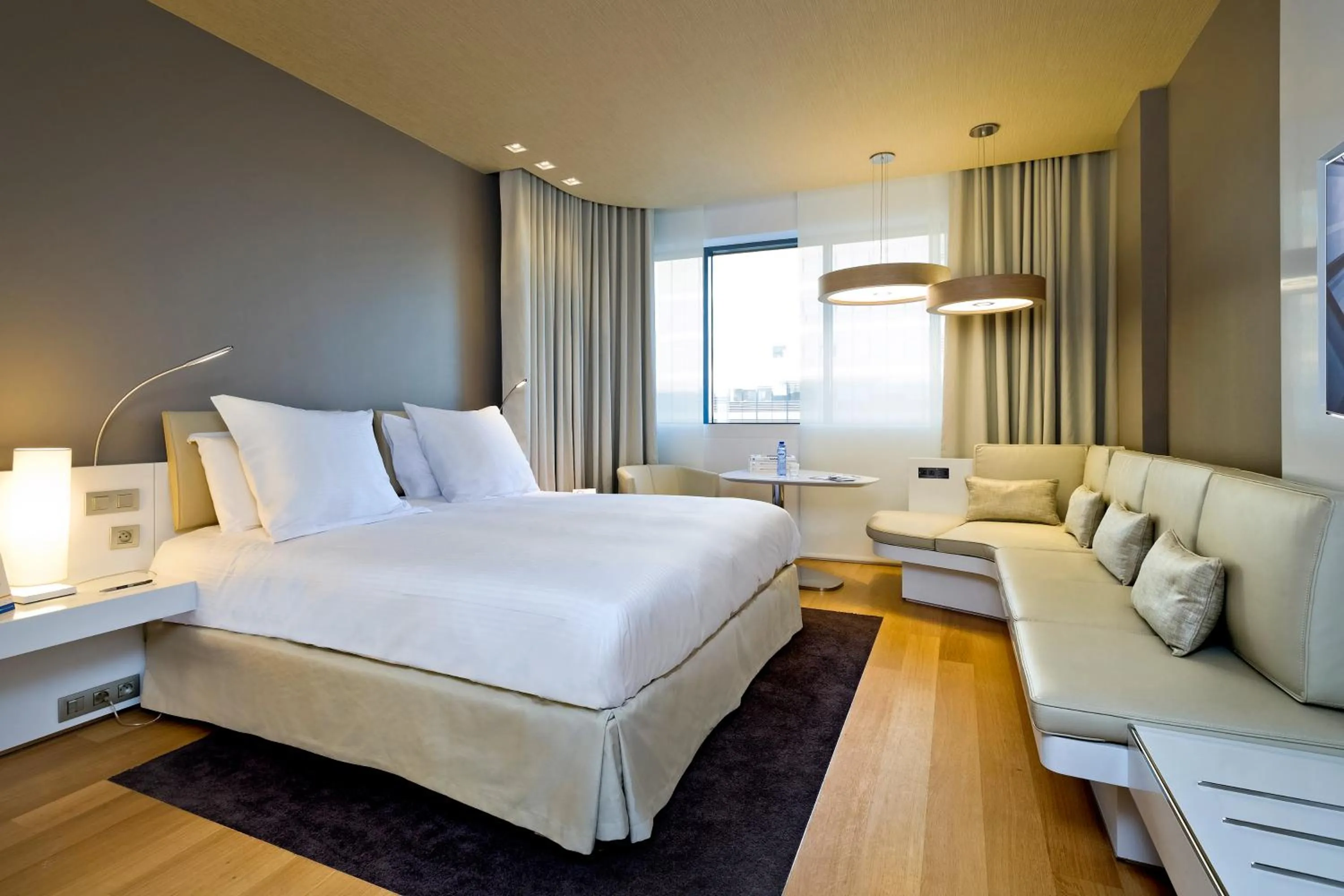 Photo of the whole room, Bed in Pullman Brussels Centre Midi