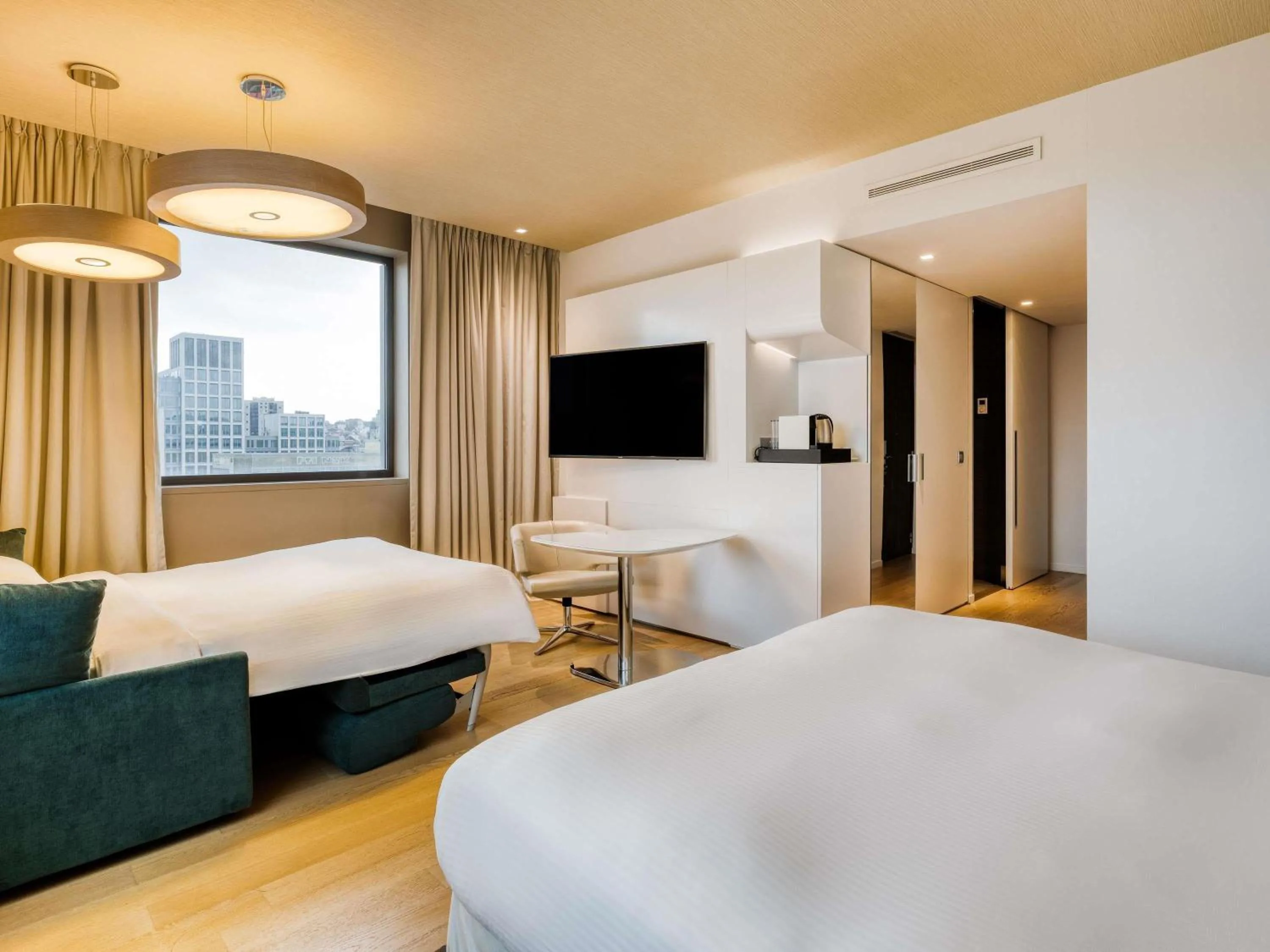 Bedroom, Bed in Pullman Brussels Centre Midi