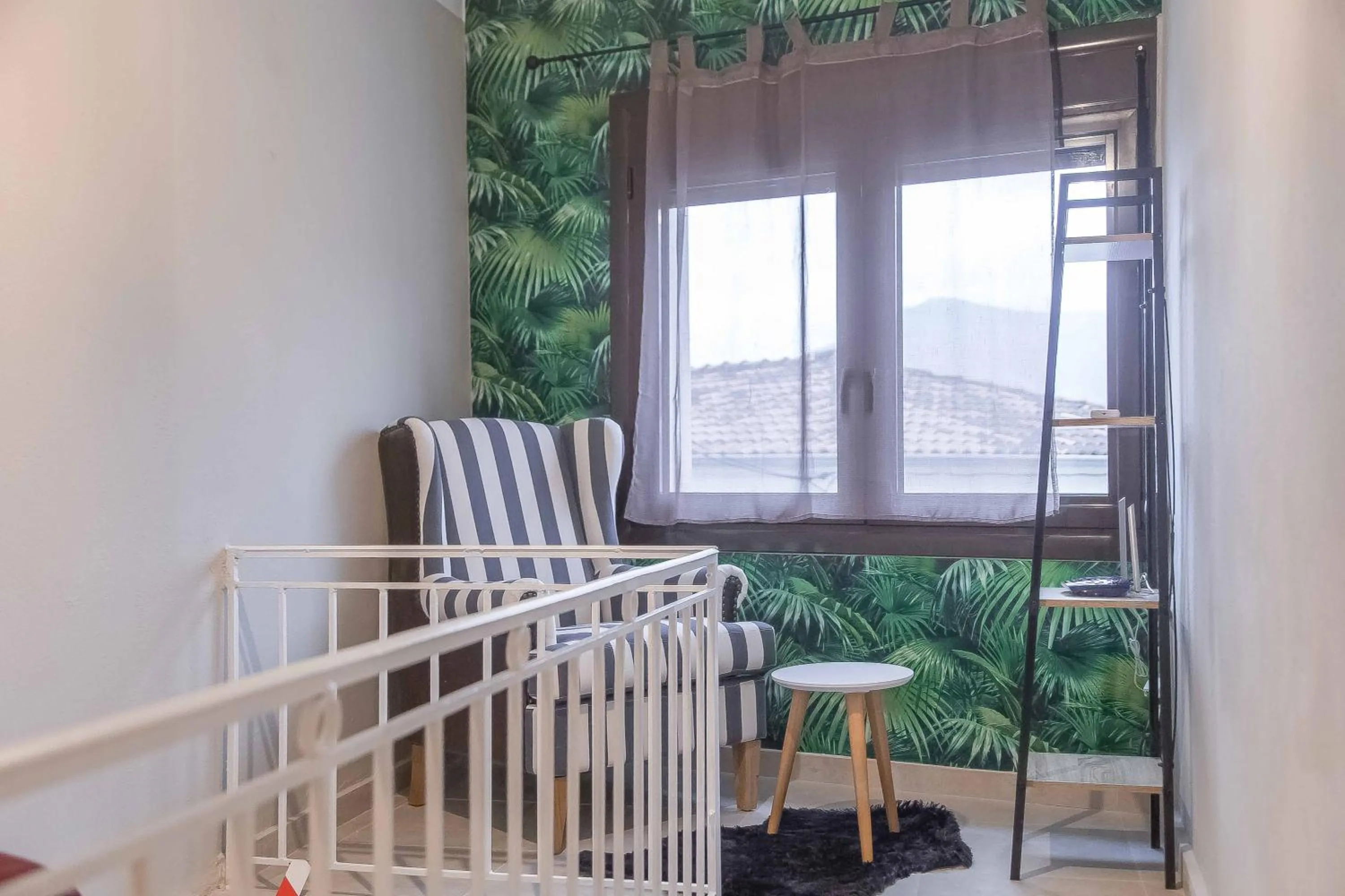 Library in Historic Luxury House in the Heart of Meteora