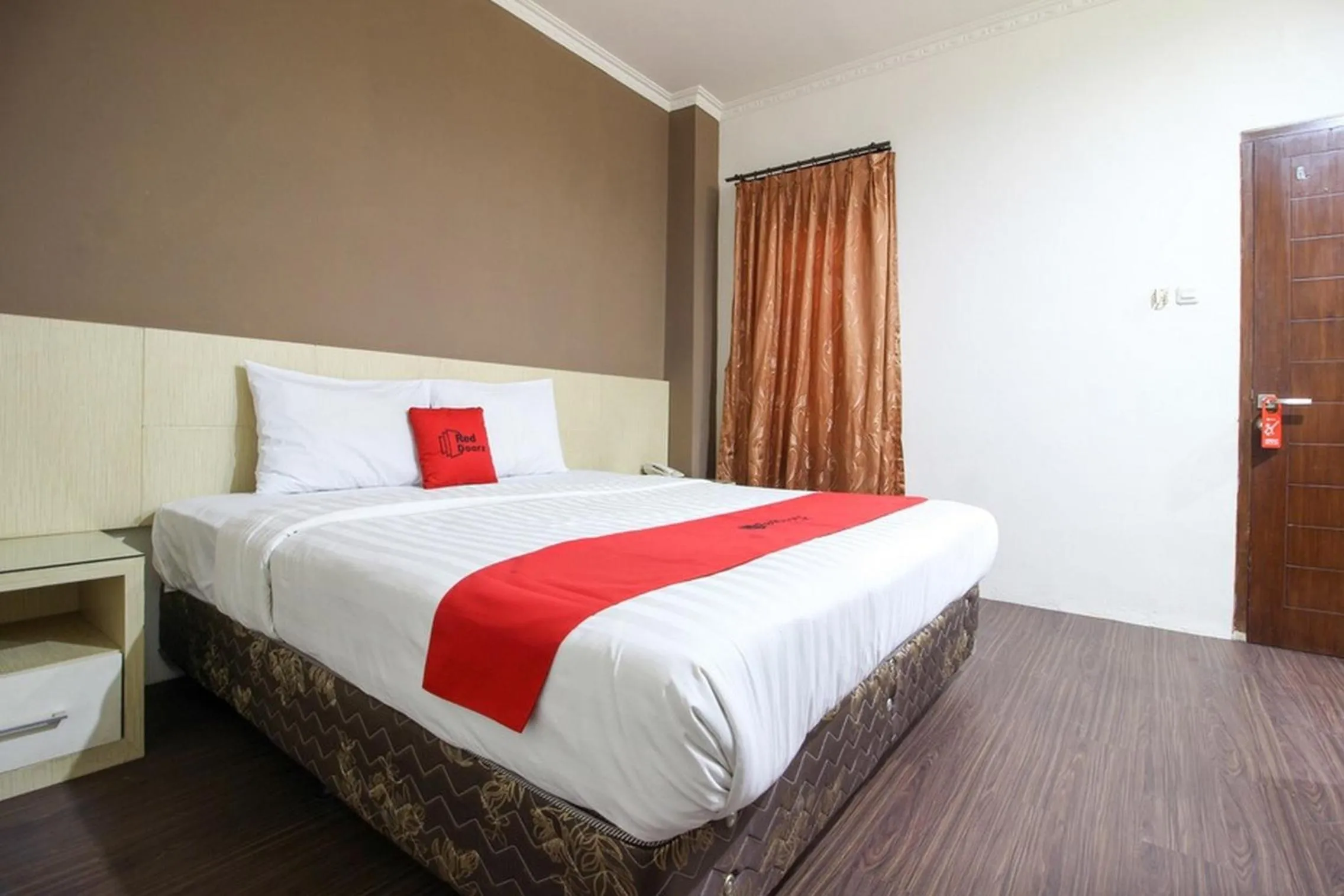 Bed in RedDoorz near Stadion Manahan Solo
