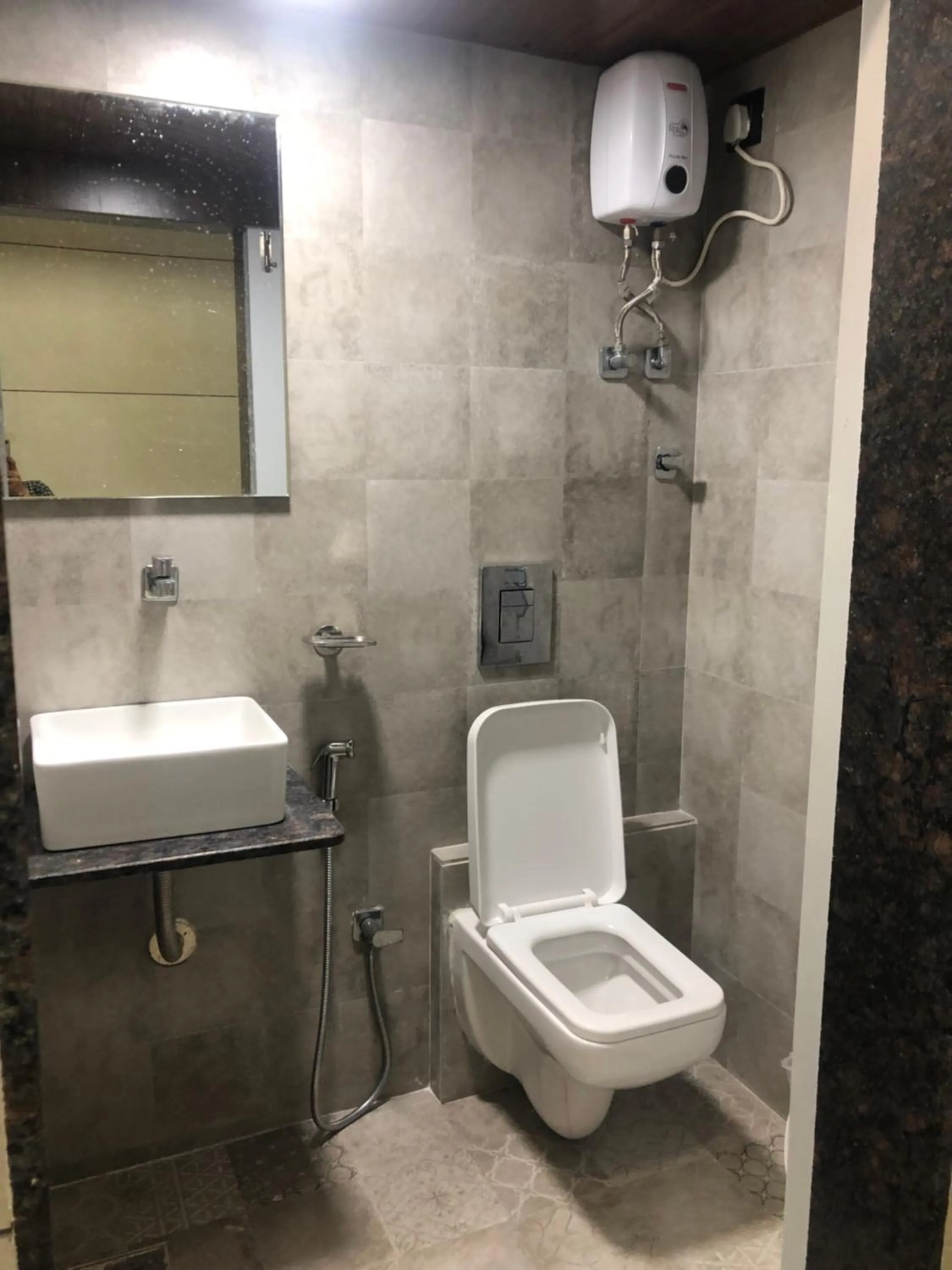 Bathroom in Hotel Rooms Dadar near Station