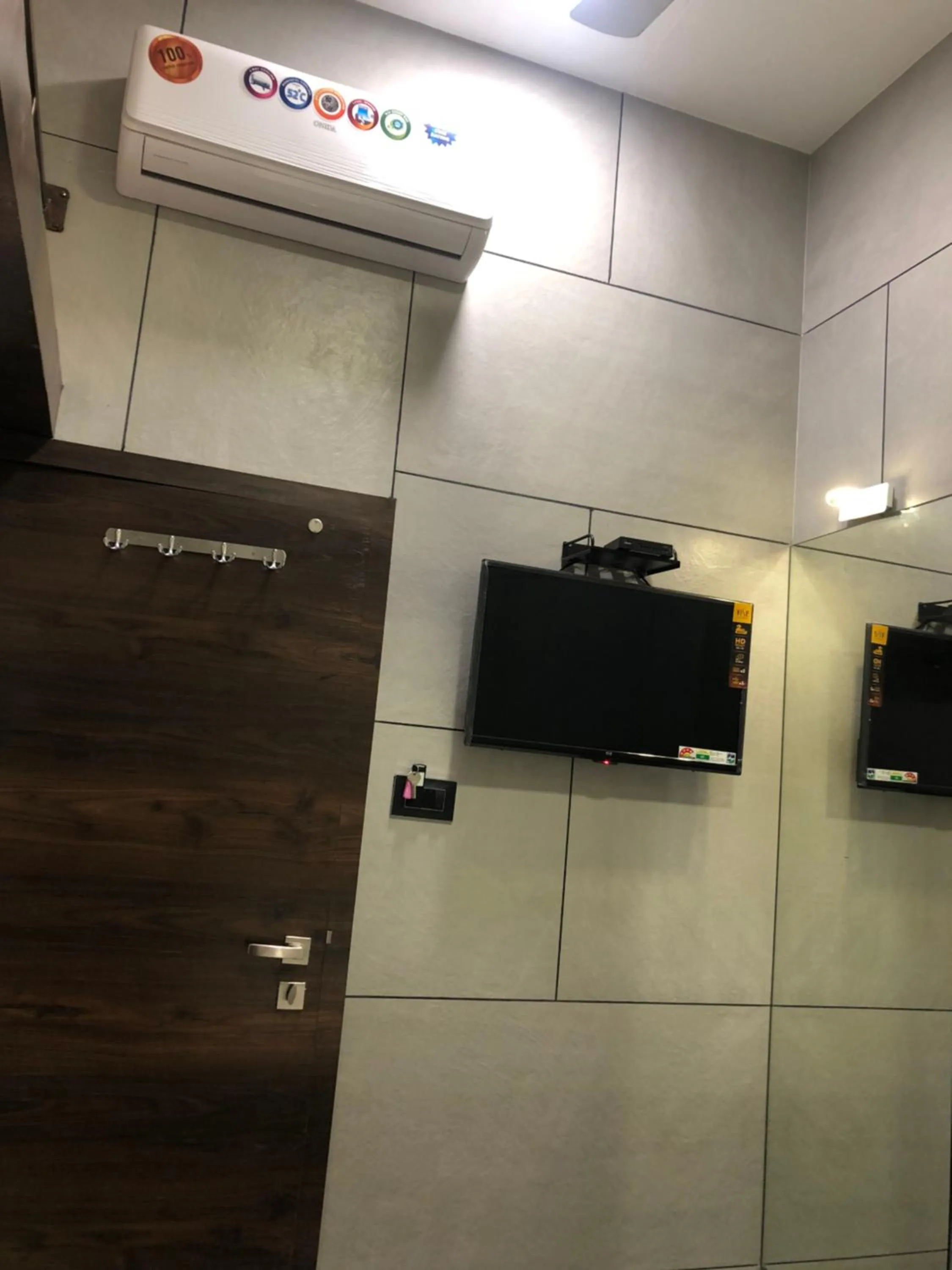 TV and multimedia in Hotel Rooms Dadar near Station