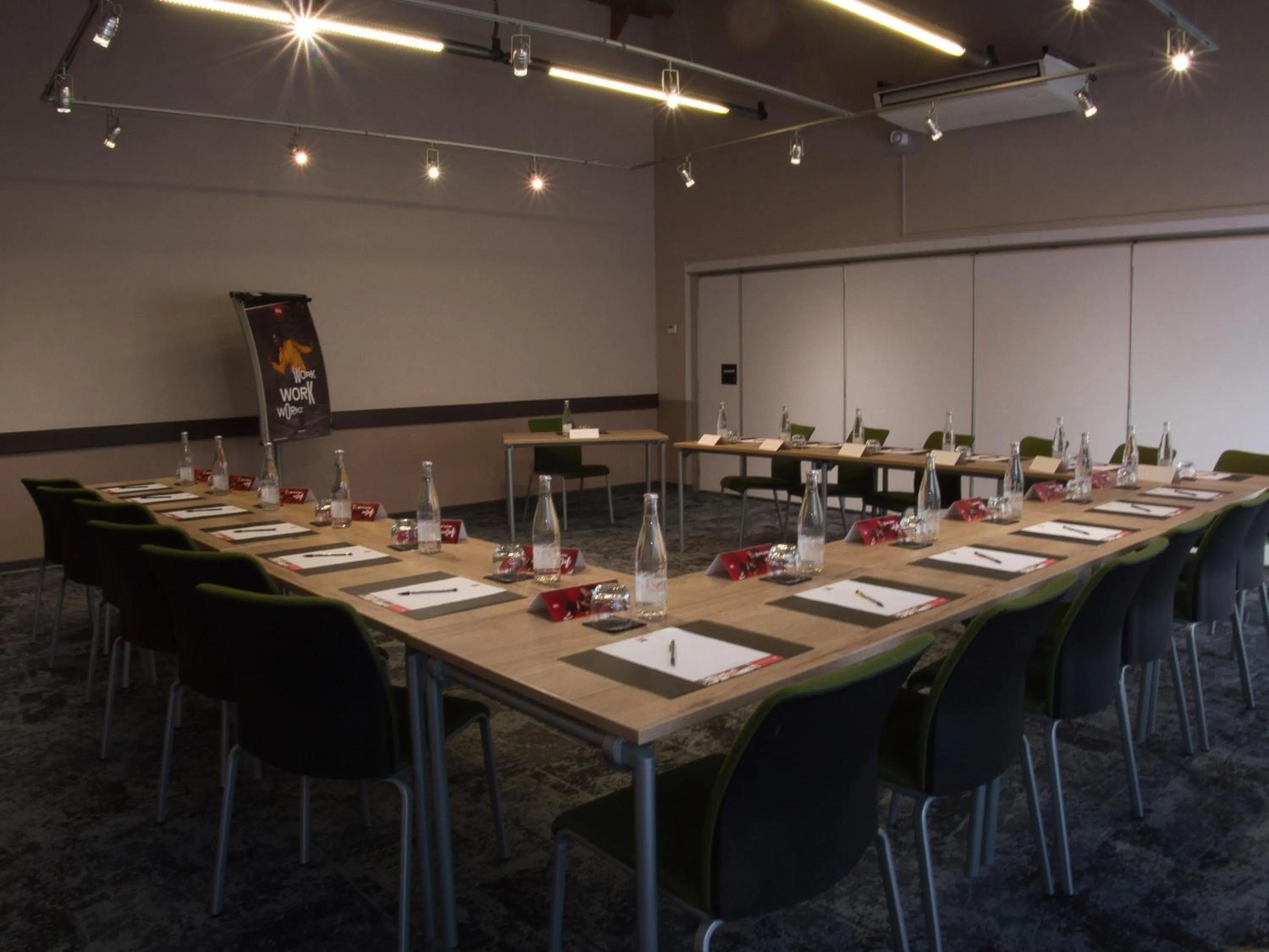 Meeting/conference room in Ibis Château-Thierry