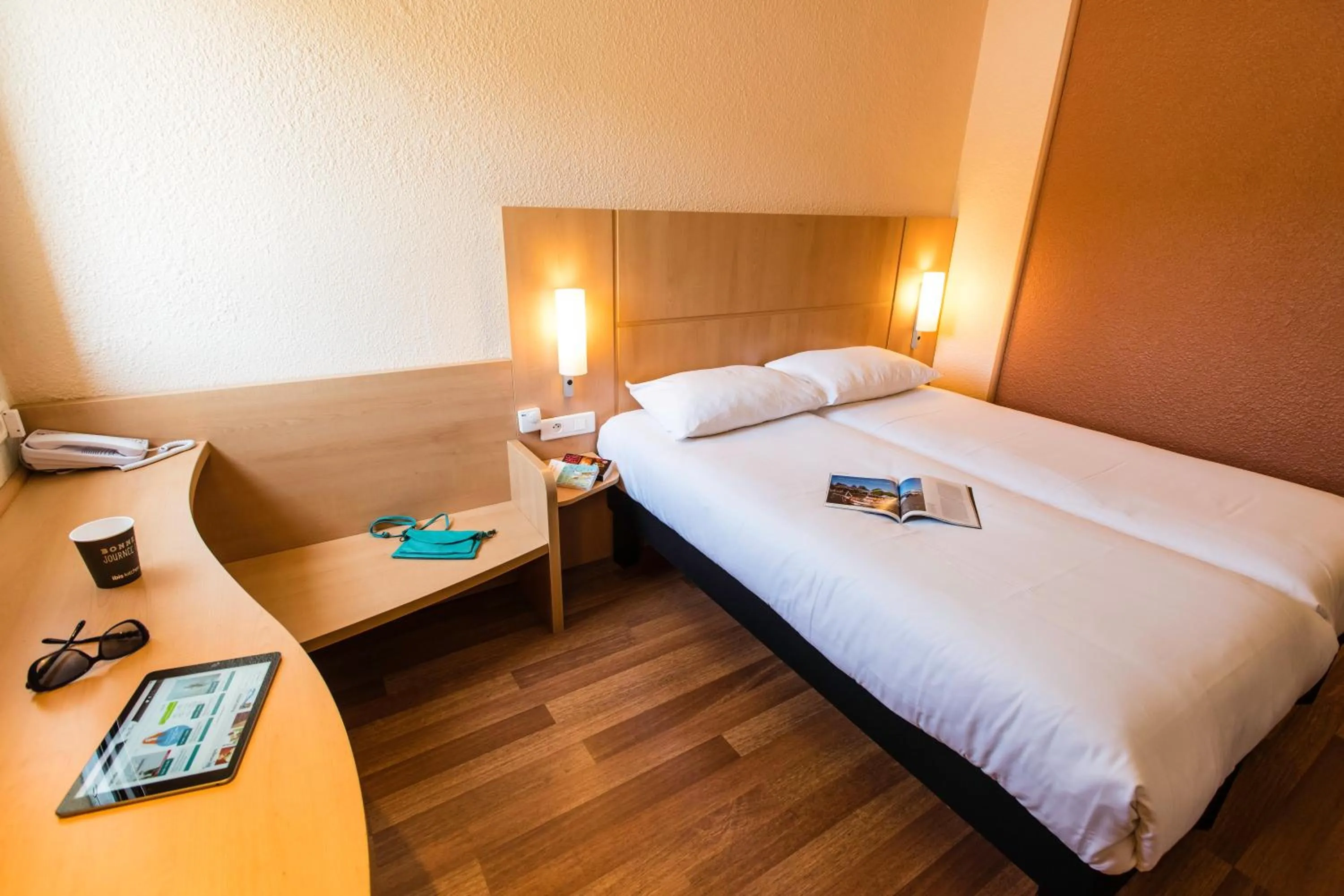 Photo of the whole room, Bed in Ibis Château-Thierry