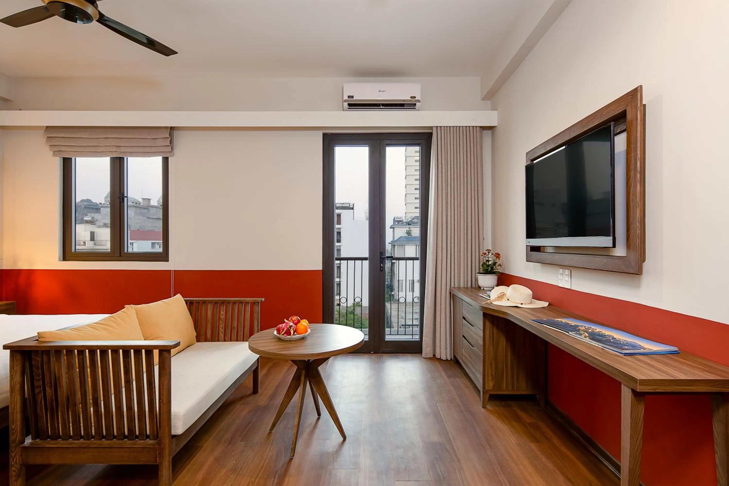 Communal lounge/ TV room in Casa Rosa Apartment