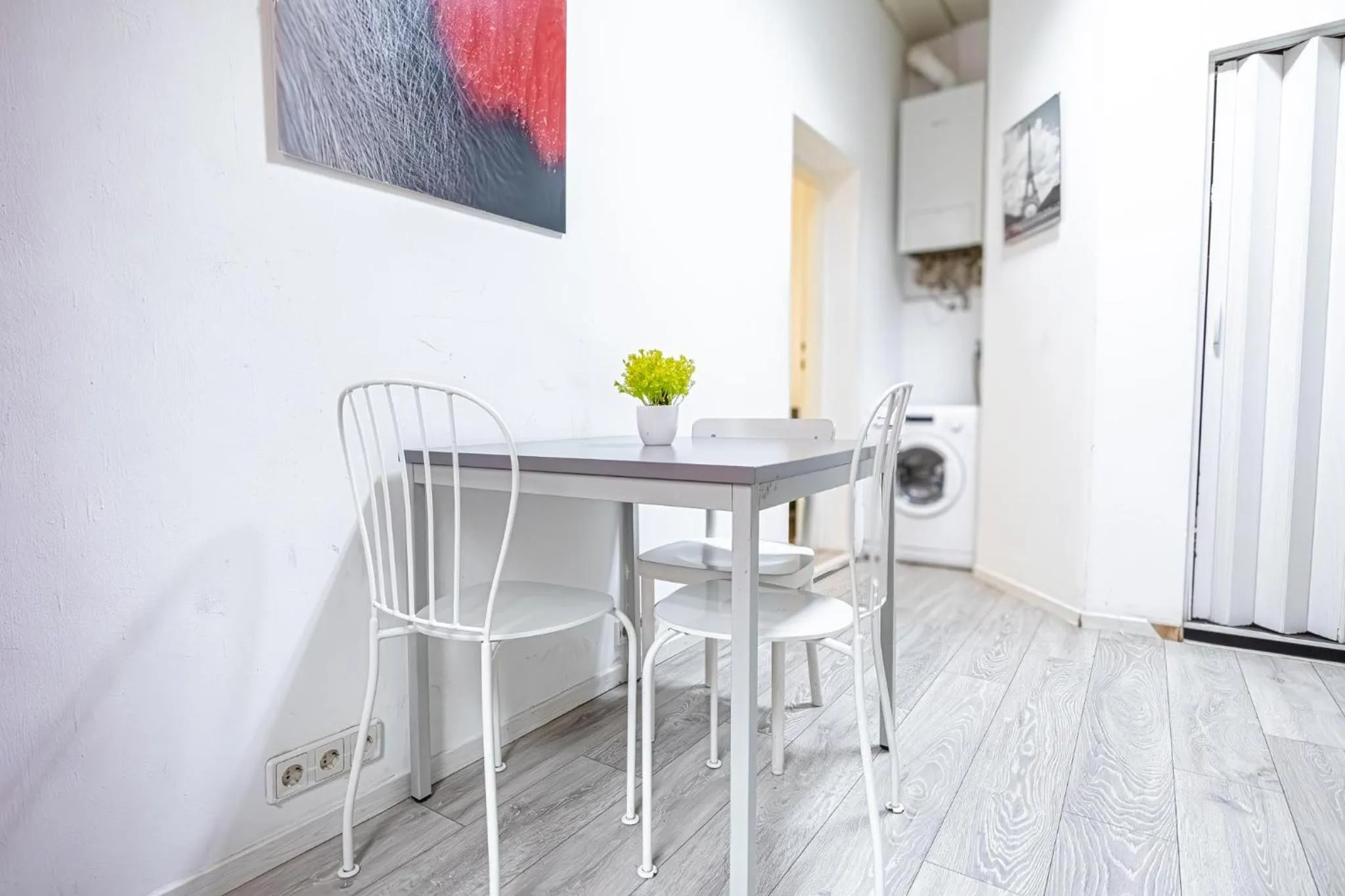 Dining area in Modern Apartment suitable for Longstays