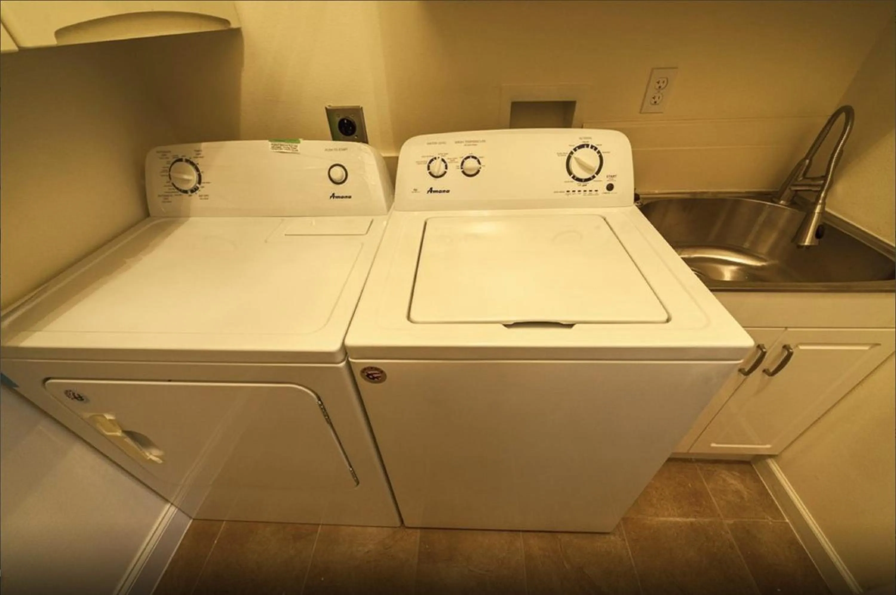 Area and facilities in Modern 4BR City Condo 5min drive to FQ