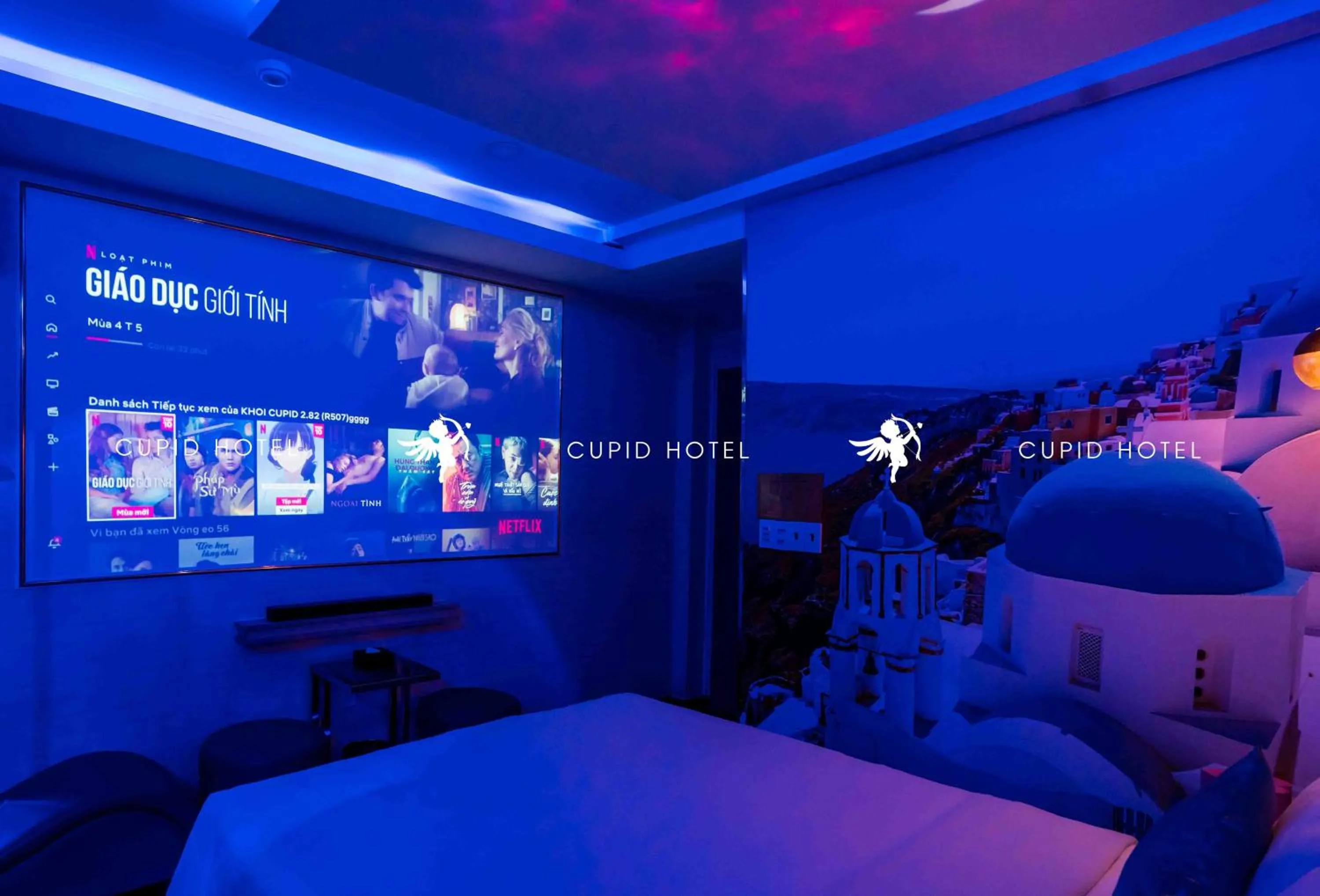 Bed in Cupid Hotel 2