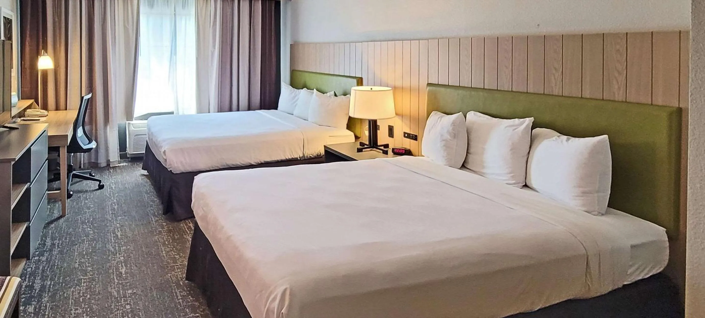 Bedroom, Bed in Country Inn & Suites by Radisson, Canton, GA