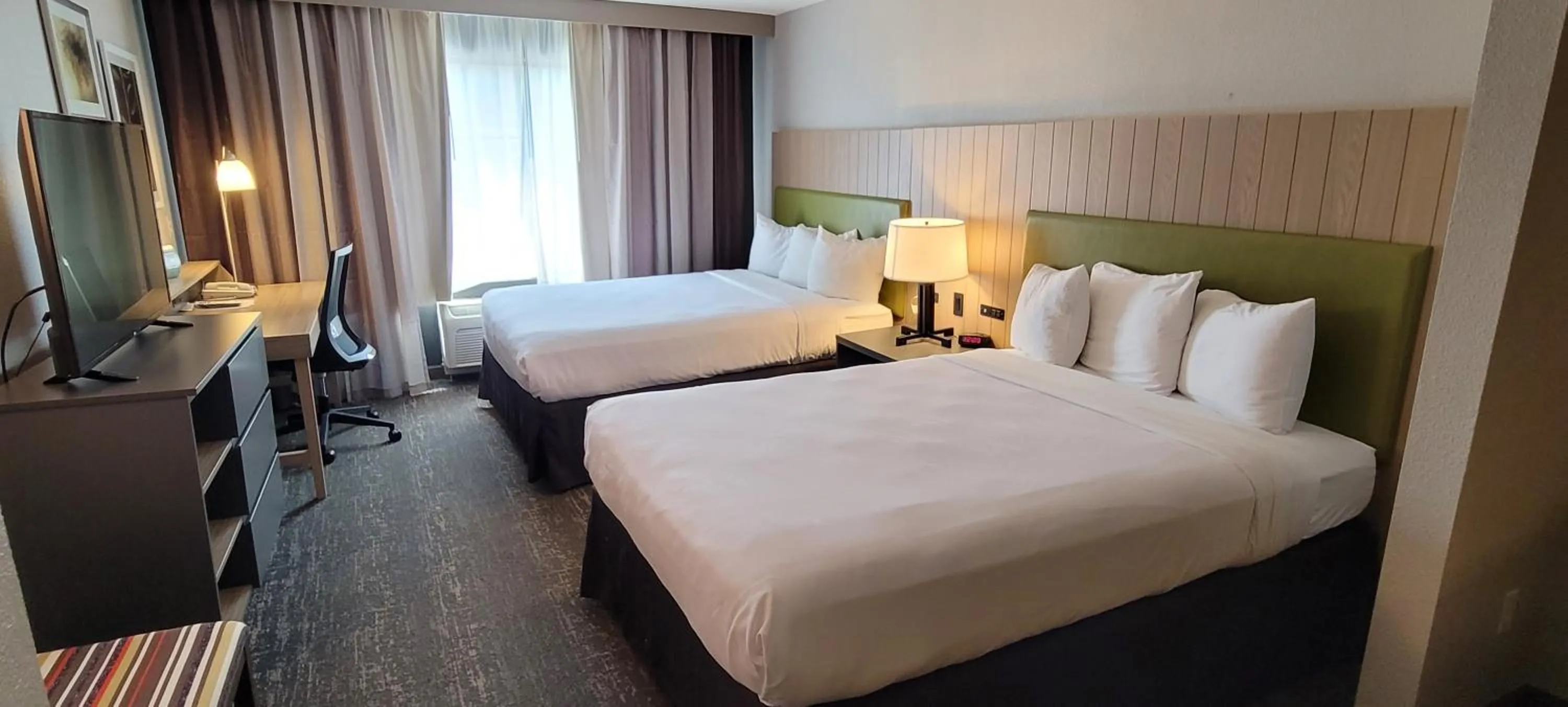 TV and multimedia, Bed in Country Inn & Suites by Radisson, Canton, GA