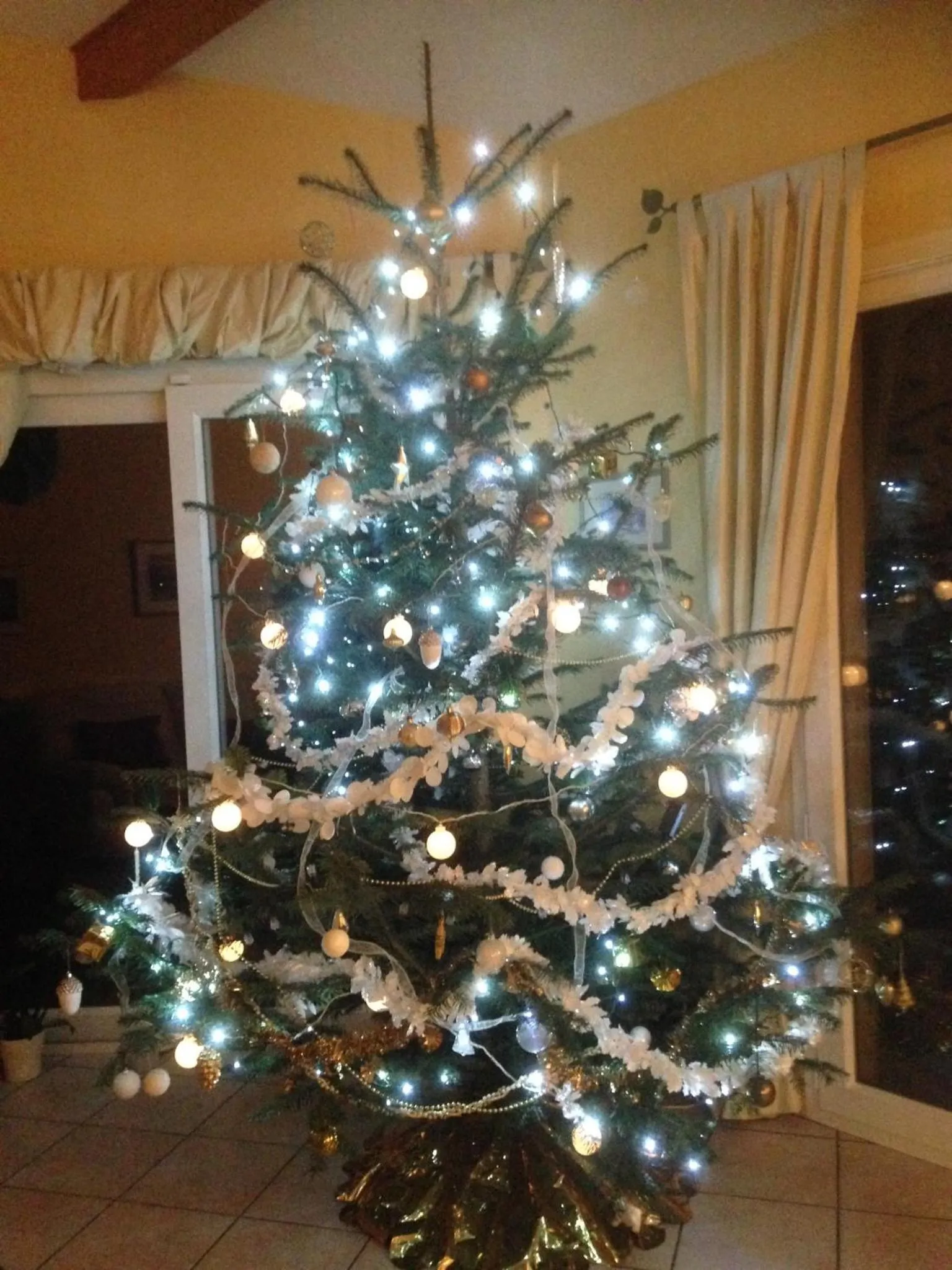 Decorative detail in Le Relais des Malettes Chambres d'hôtes B&B