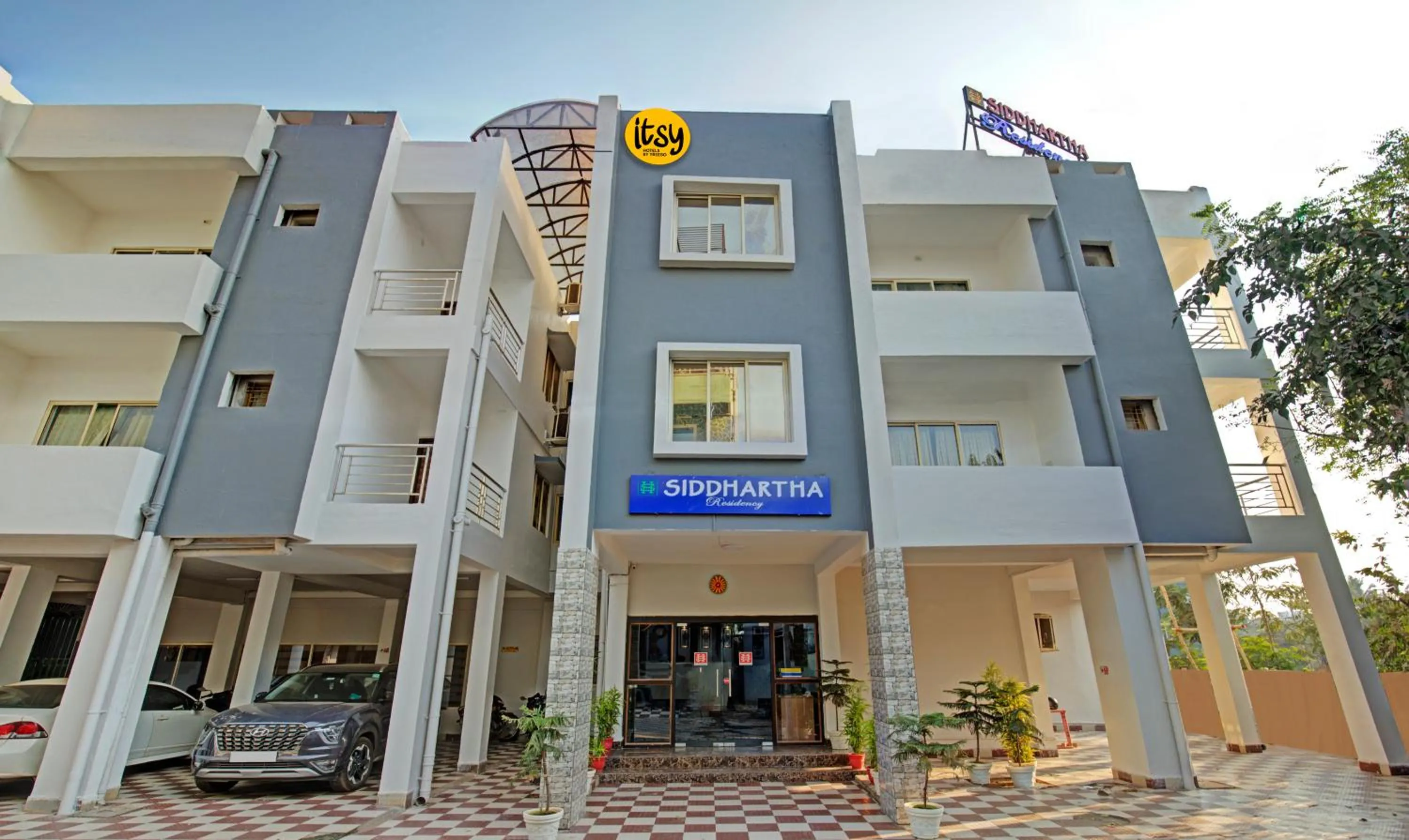 Property building in Itsy Hotels Sidhartha Residency