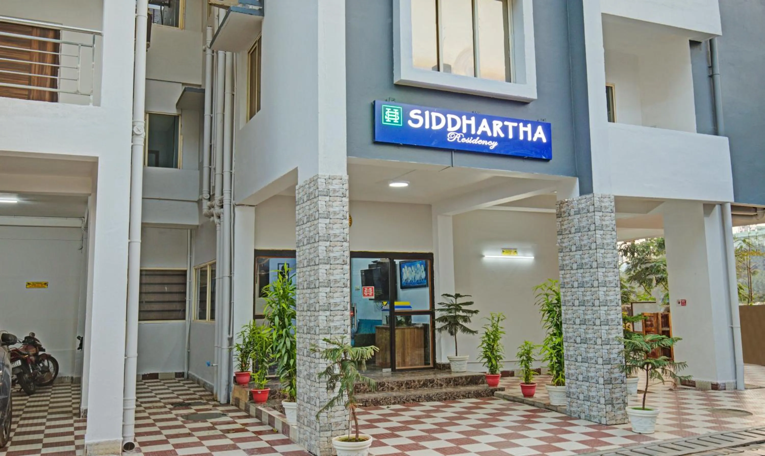 Facade/entrance in Itsy Hotels Sidhartha Residency