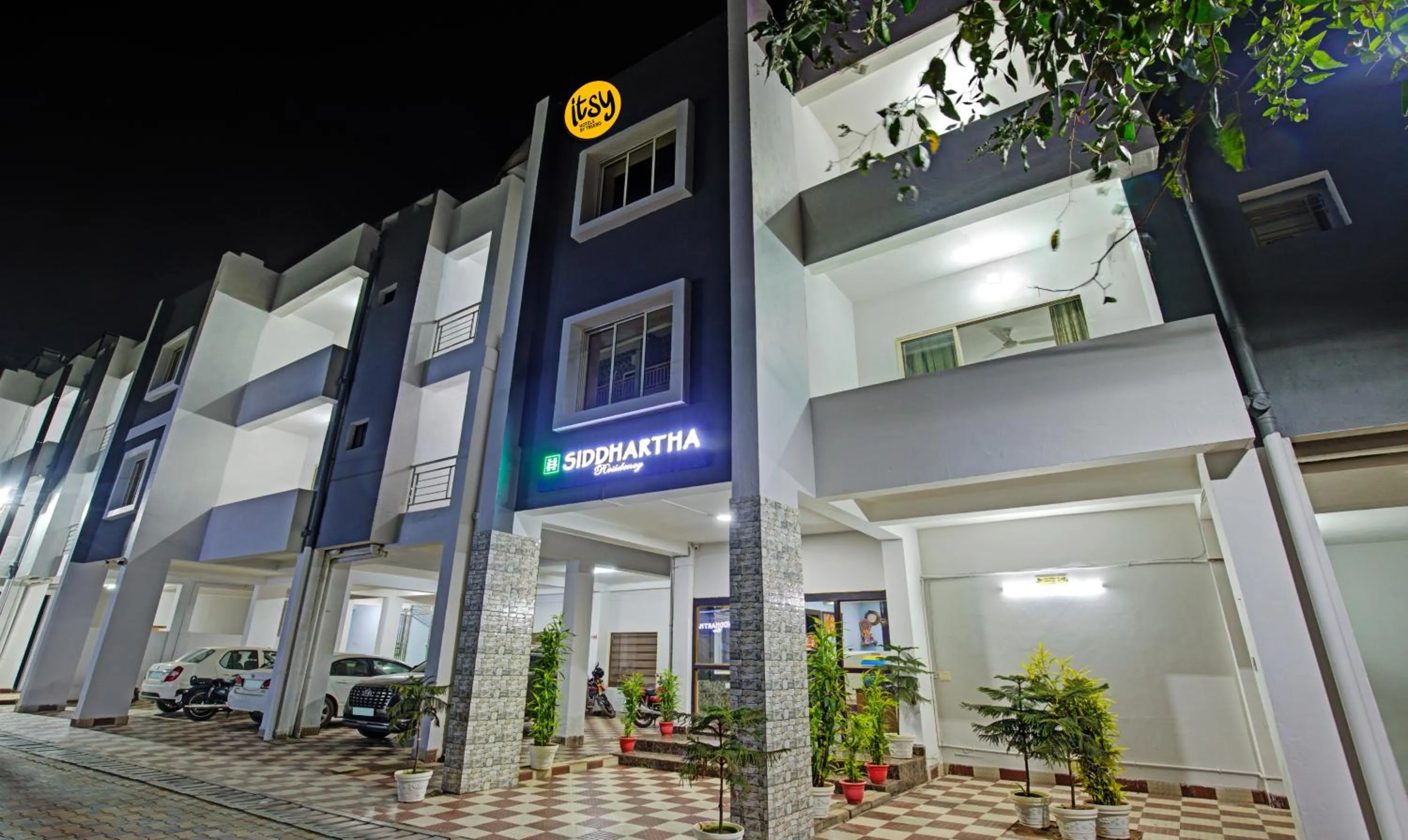 Property building in Itsy Hotels Sidhartha Residency