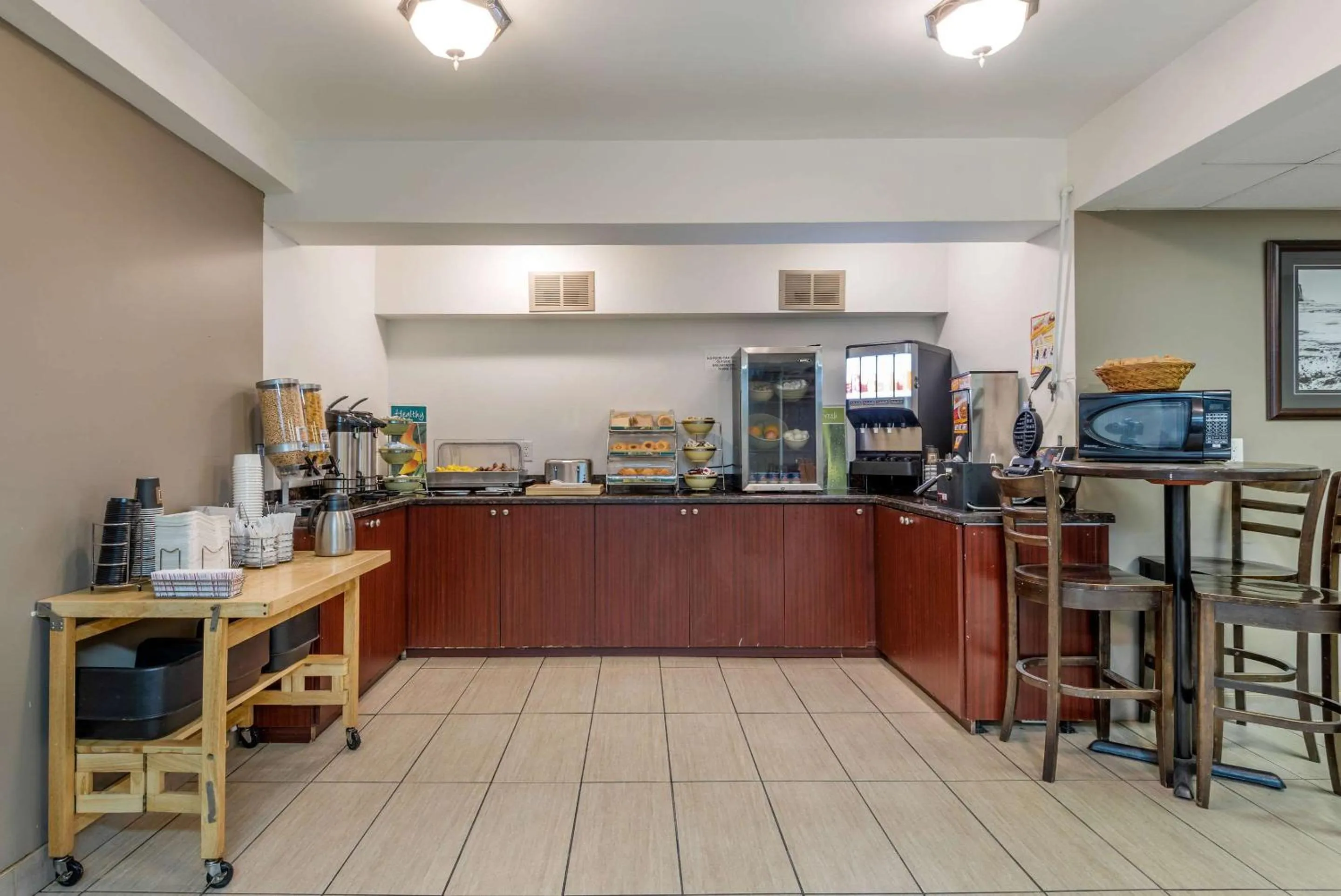 Restaurant/places to eat in Quality Inn & Suites