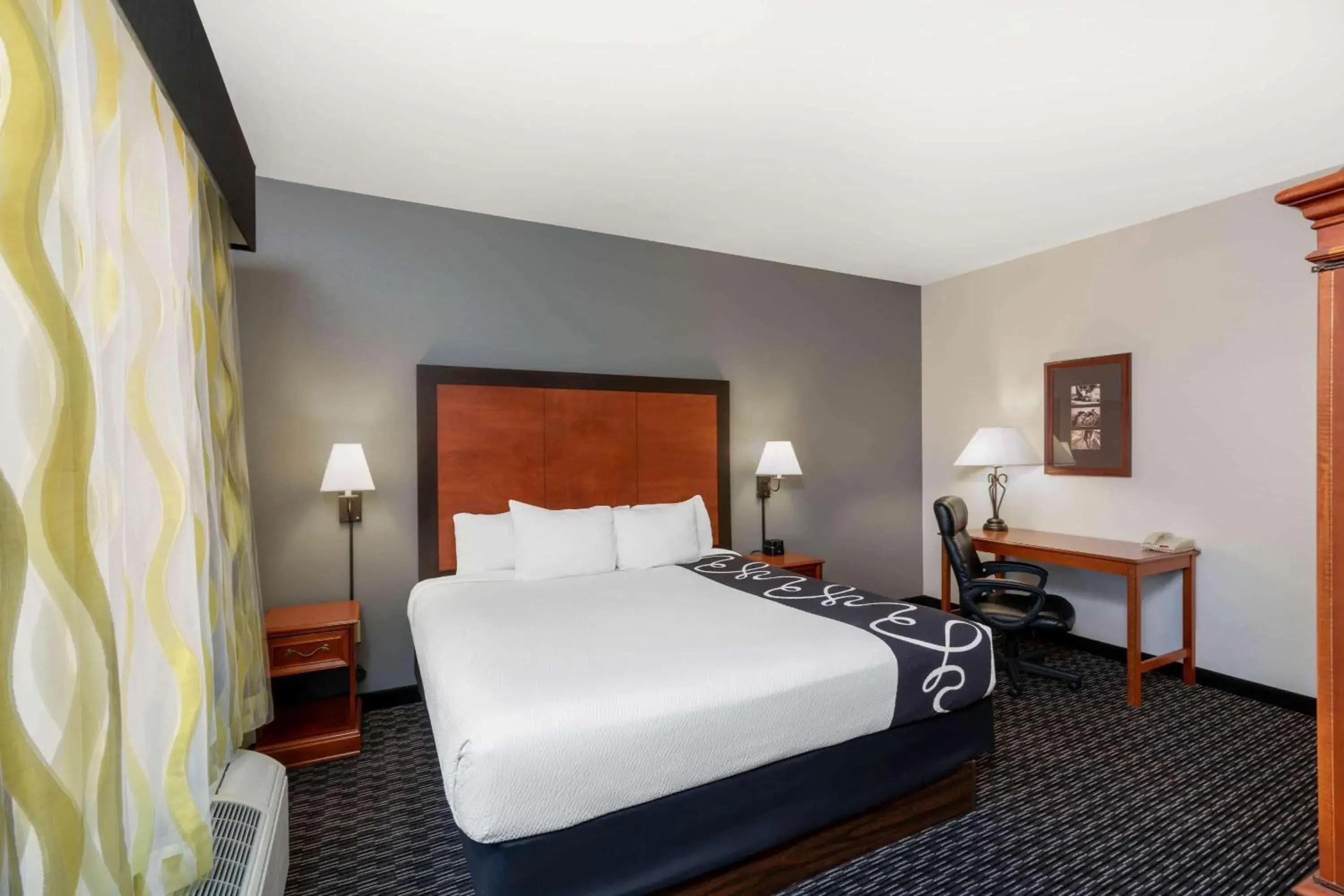 King Room - Mobility Access/Non-Smoking in La Quinta by Wyndham Rifle King Room - Mobility Access/Non-Smoking in La Quinta by Wyndham Rifle