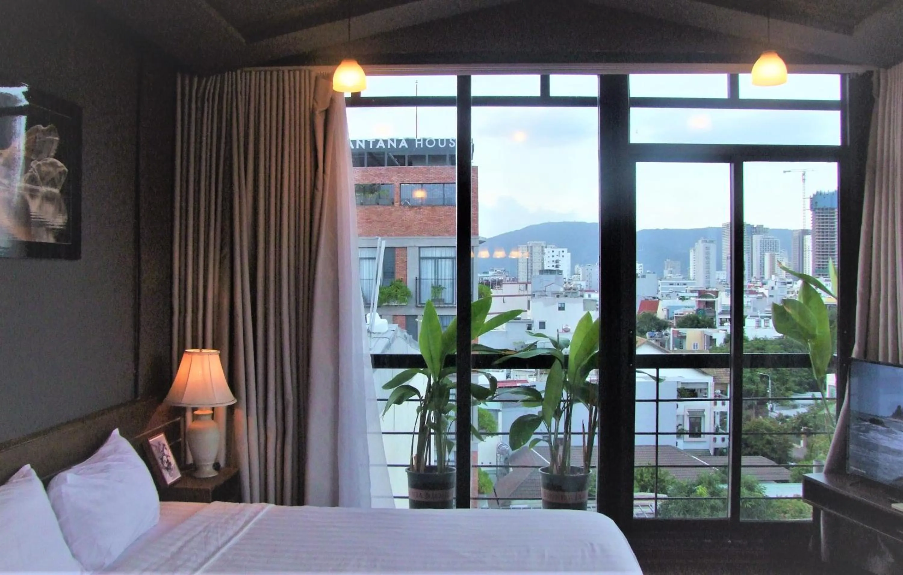 Bed in Oasis Hotel & Apartment