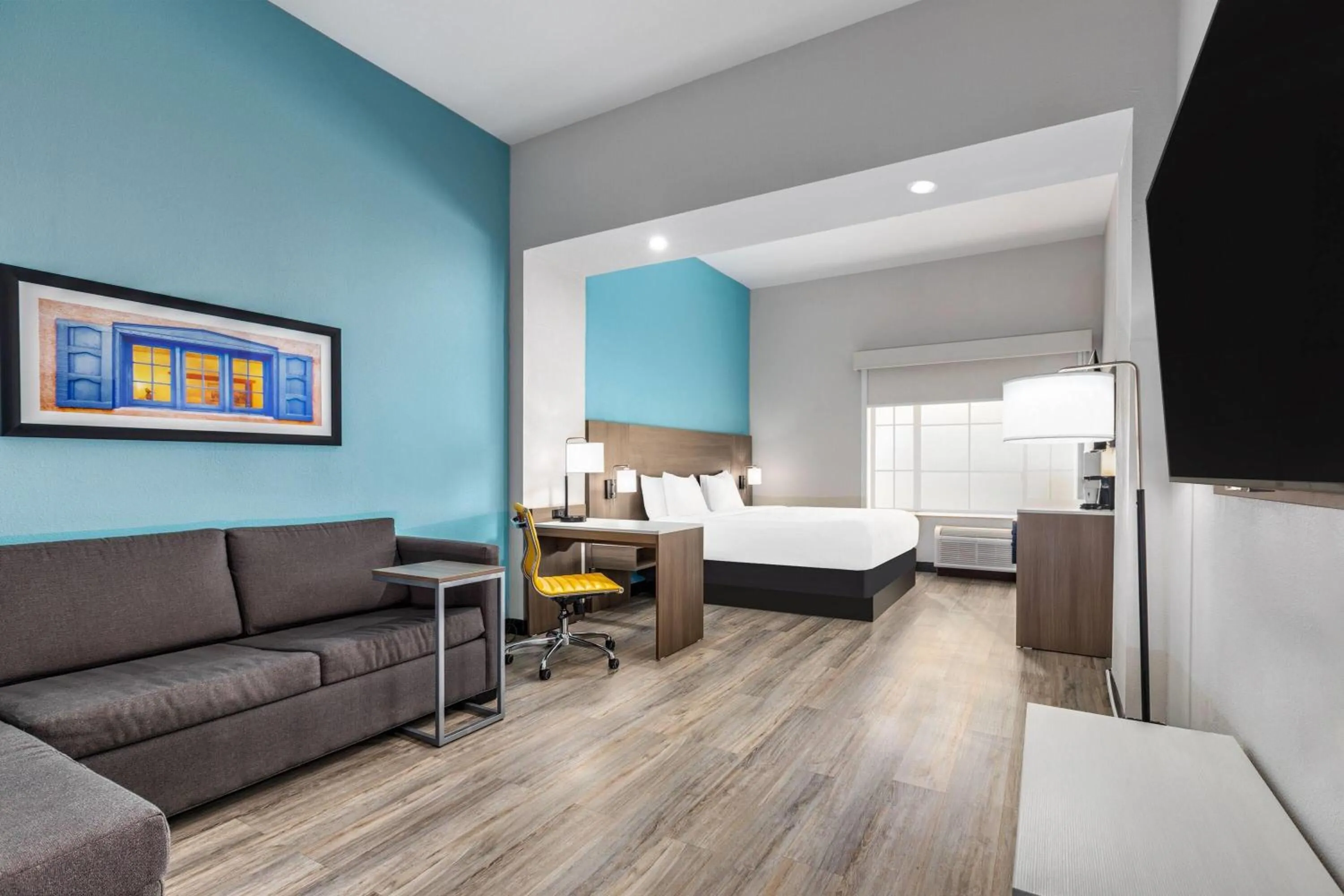 Photo of the whole room, Bed in La Quinta by Wyndham Hobbs