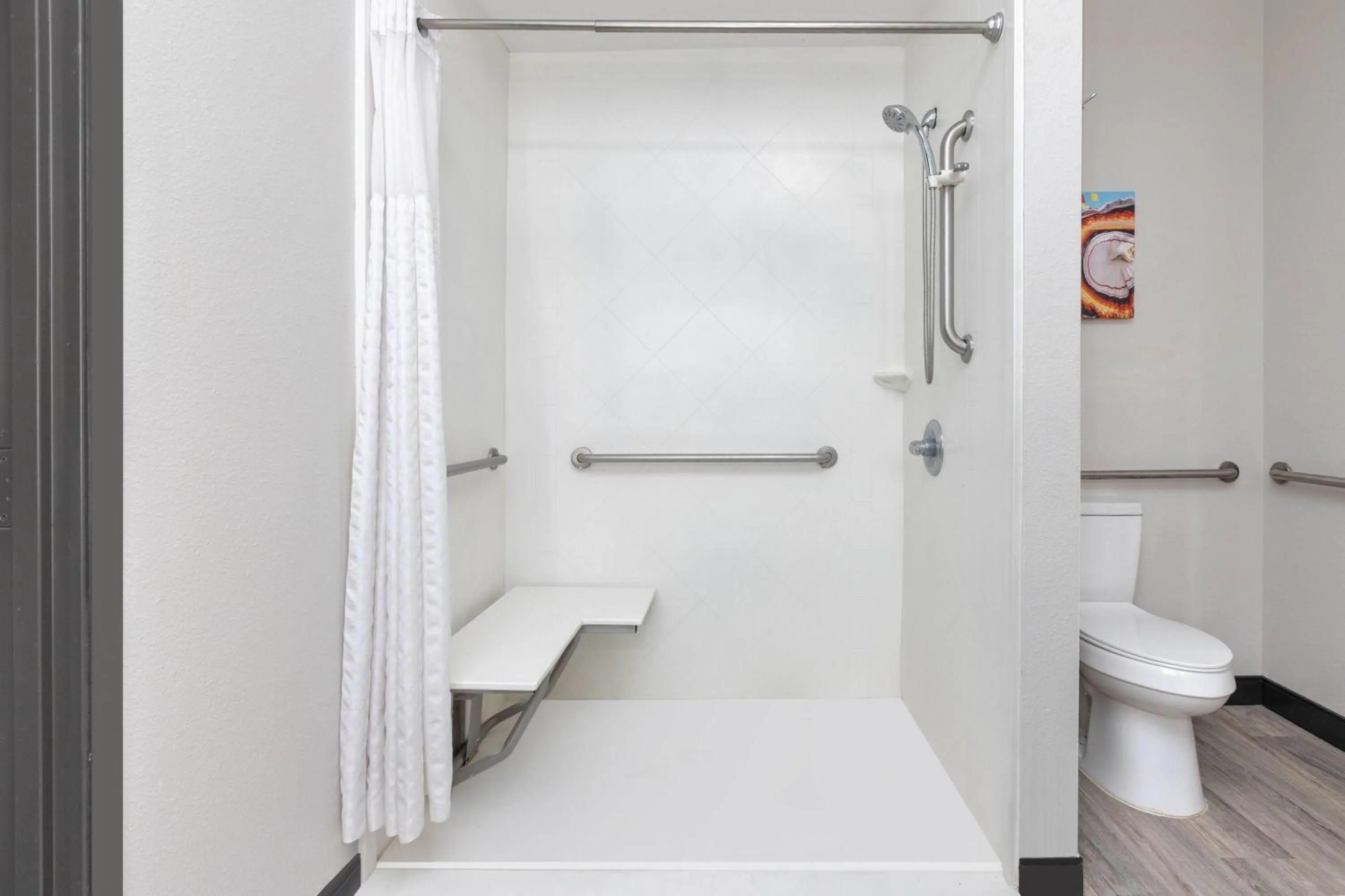 Photo of the whole room in La Quinta by Wyndham Hobbs