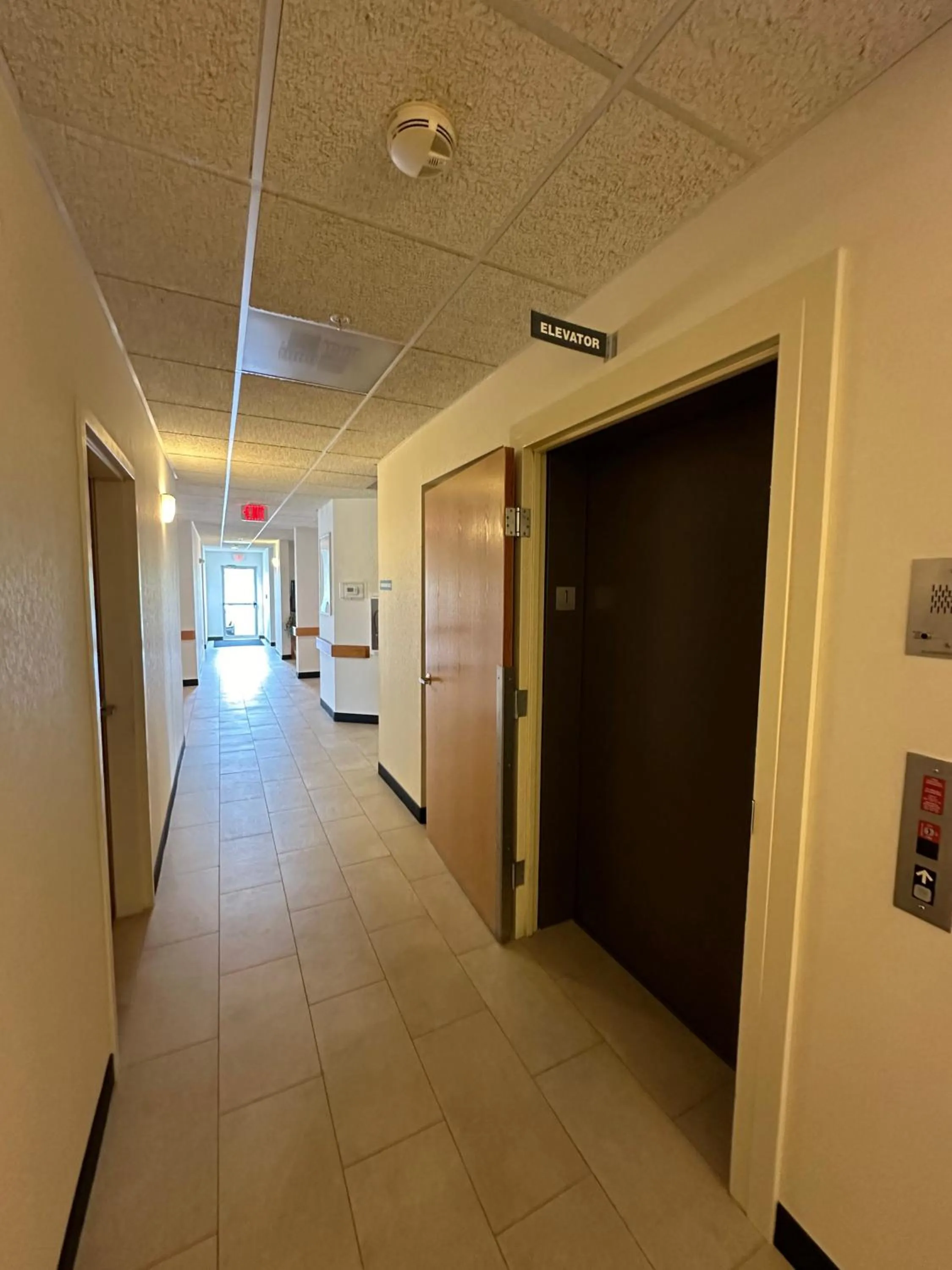 elevator in Peppermill Empress Inn