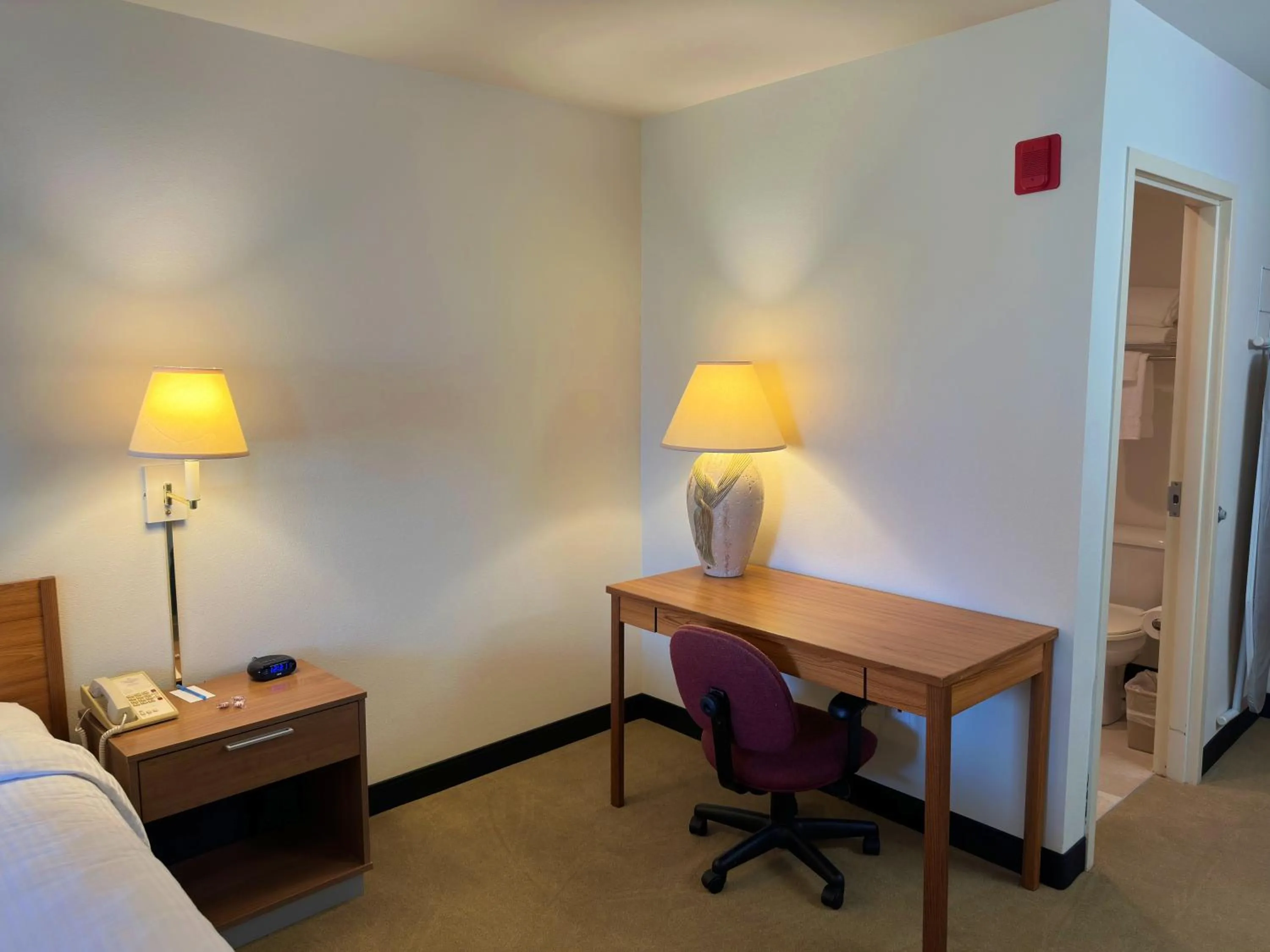 hair dresser, Bed in Peppermill Empress Inn