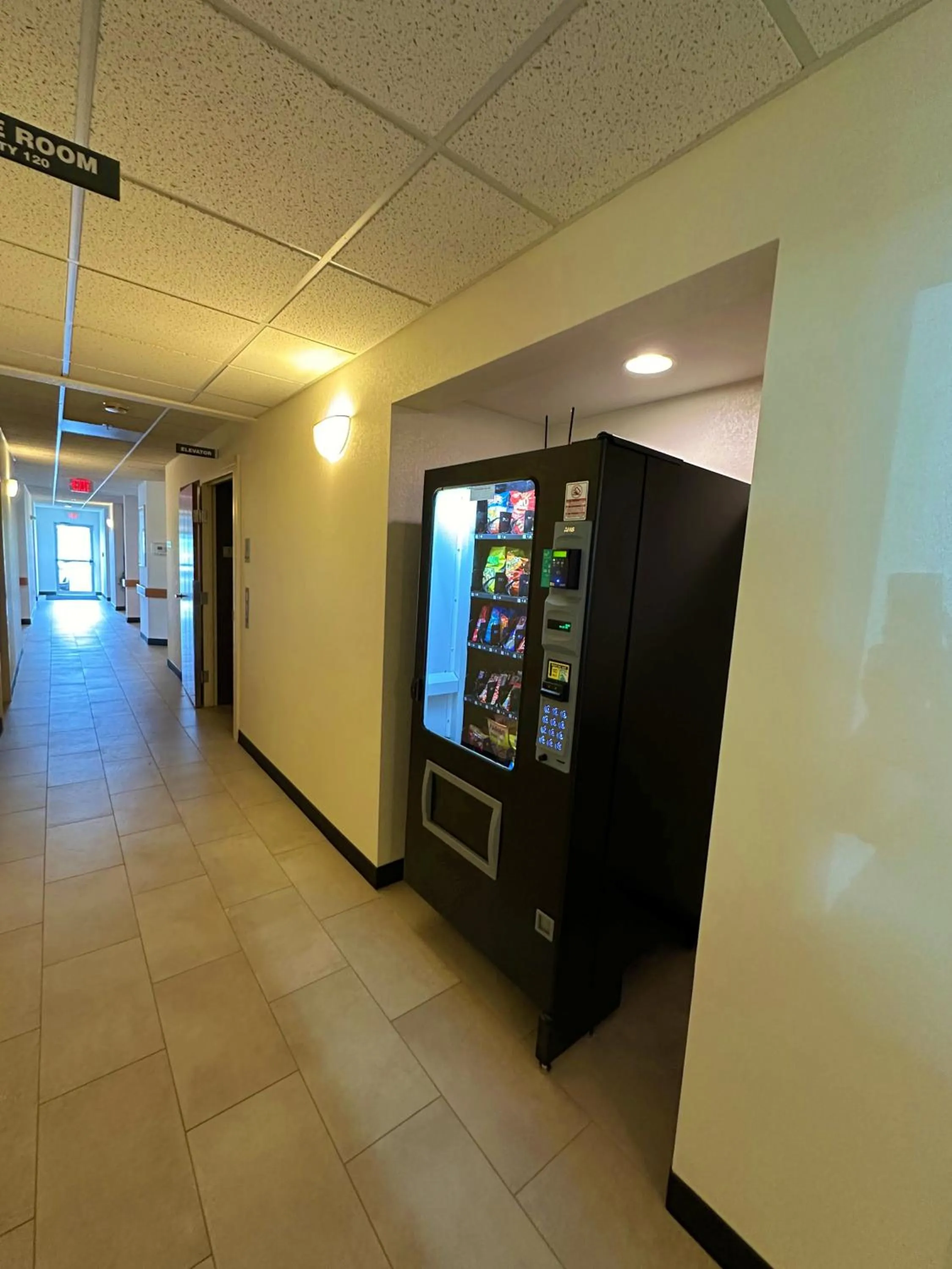 vending machine in Peppermill Empress Inn