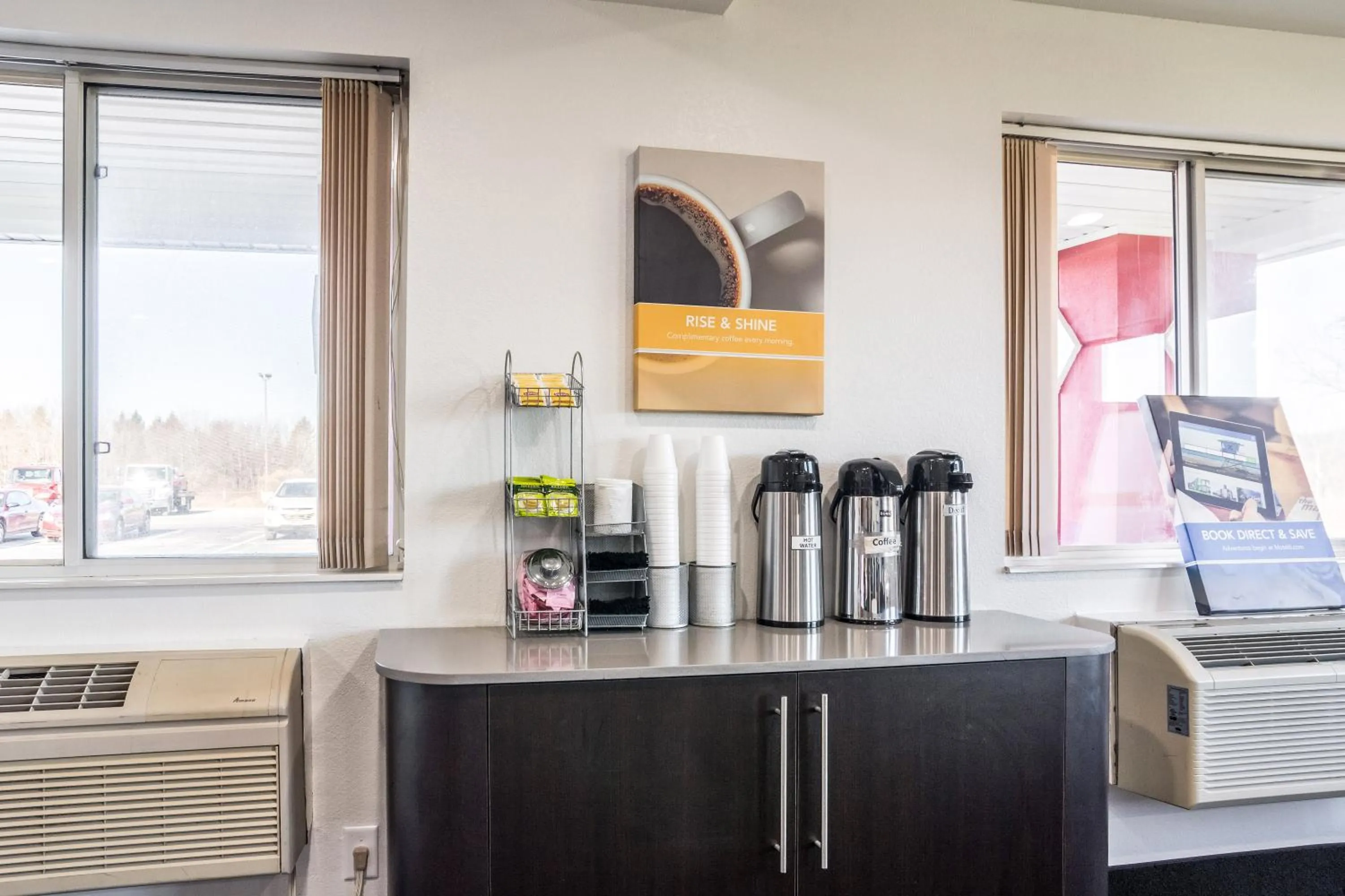 Lobby or reception in Motel 6-Barkeyville, PA