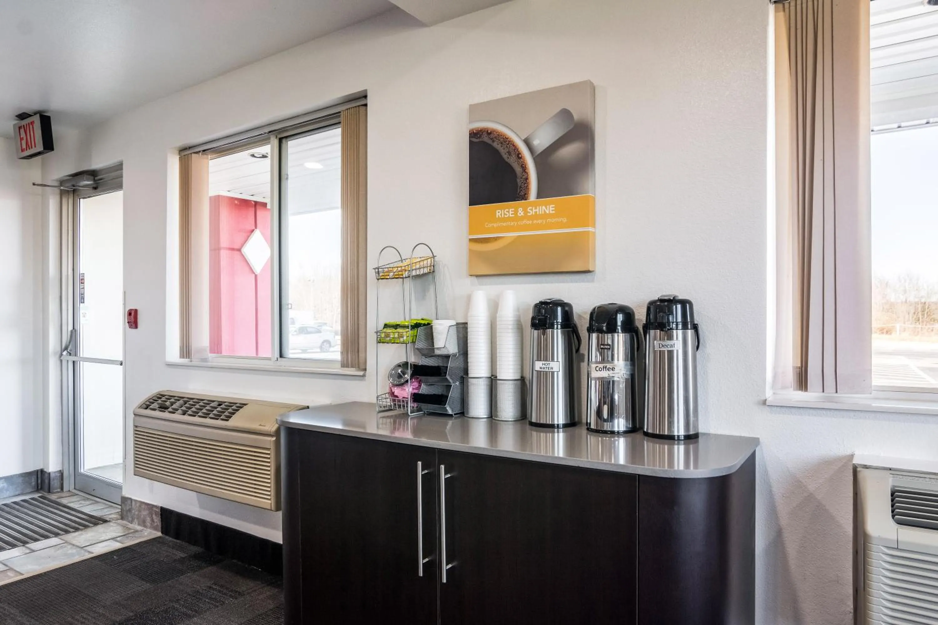 Lobby or reception in Motel 6-Barkeyville, PA