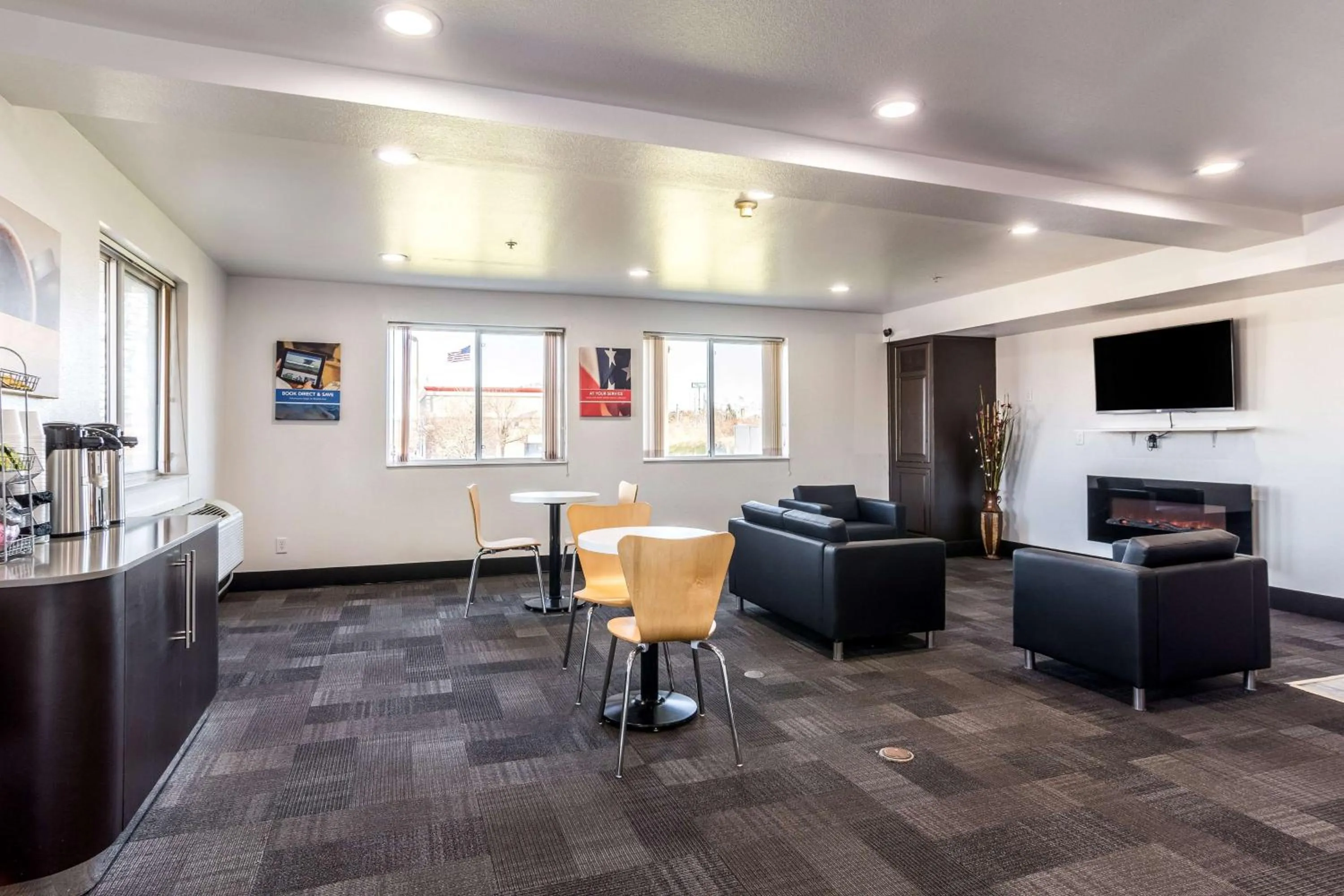 Lobby or reception in Motel 6-Barkeyville, PA