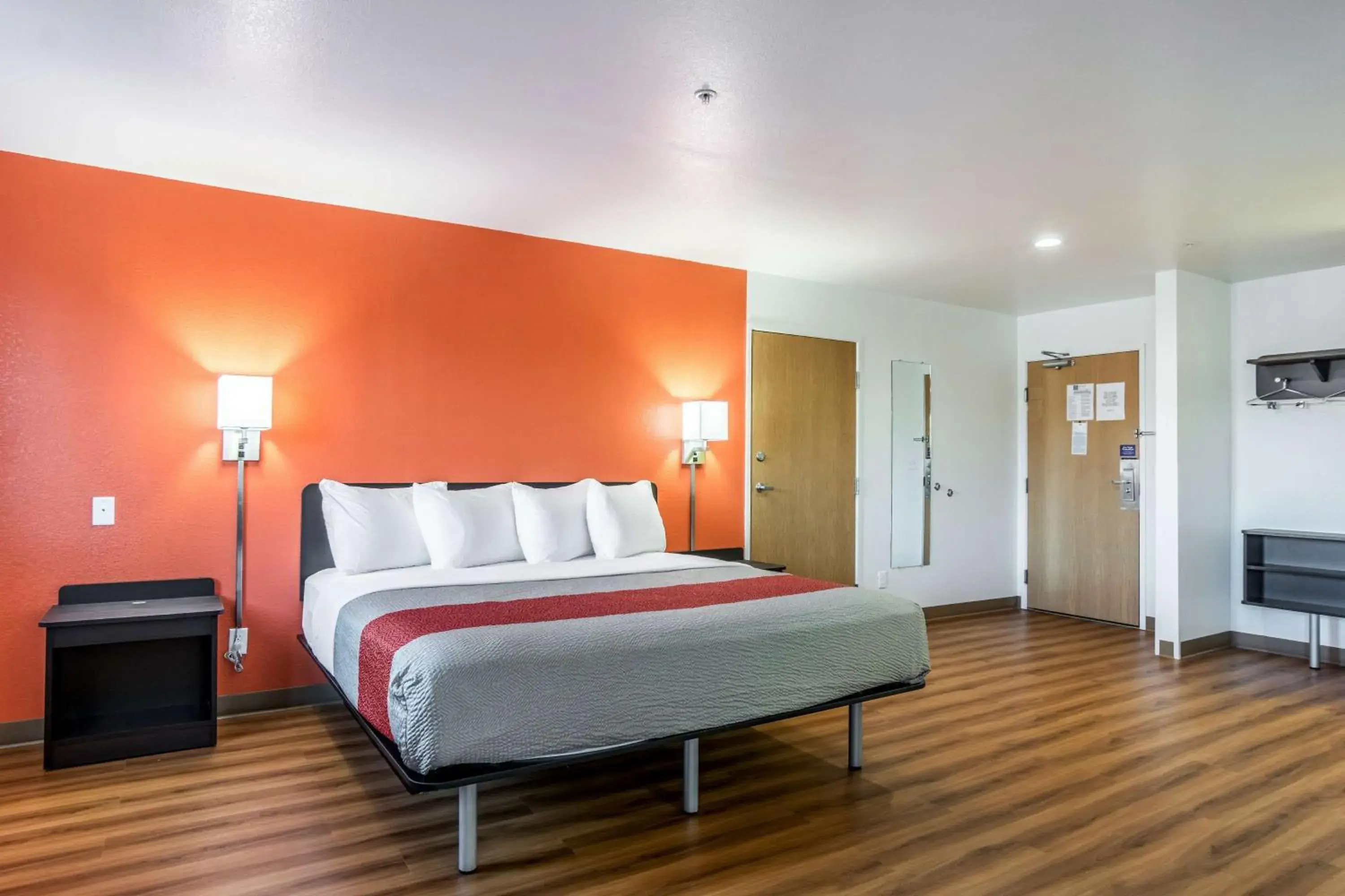 King Suite with Spa Bath - Non-Smoking in Motel 6-Barkeyville, PA King Suite with Spa Bath - Non-Smoking in Motel 6-Barkeyville, PA