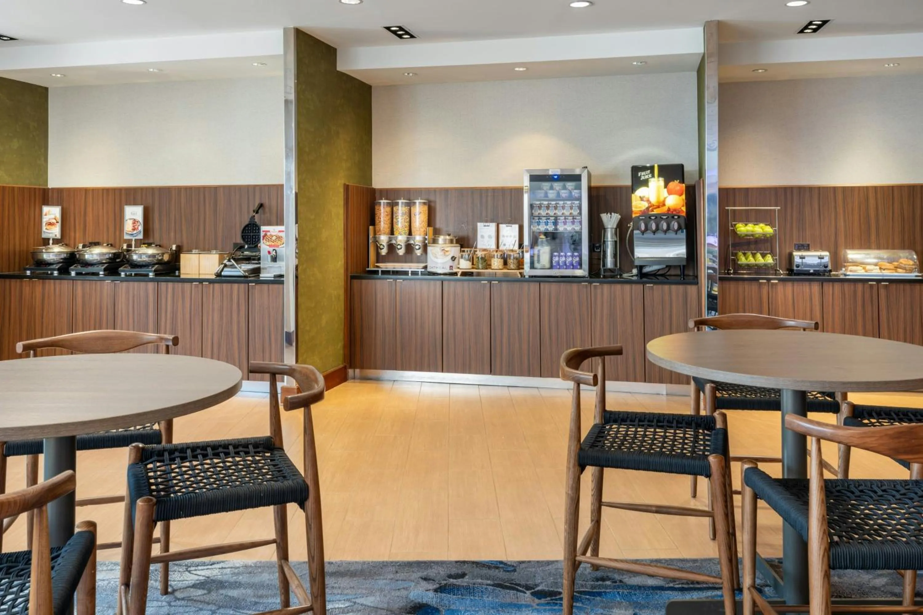 Breakfast in Fairfield Inn & Suites by Marriott Towanda Wysox