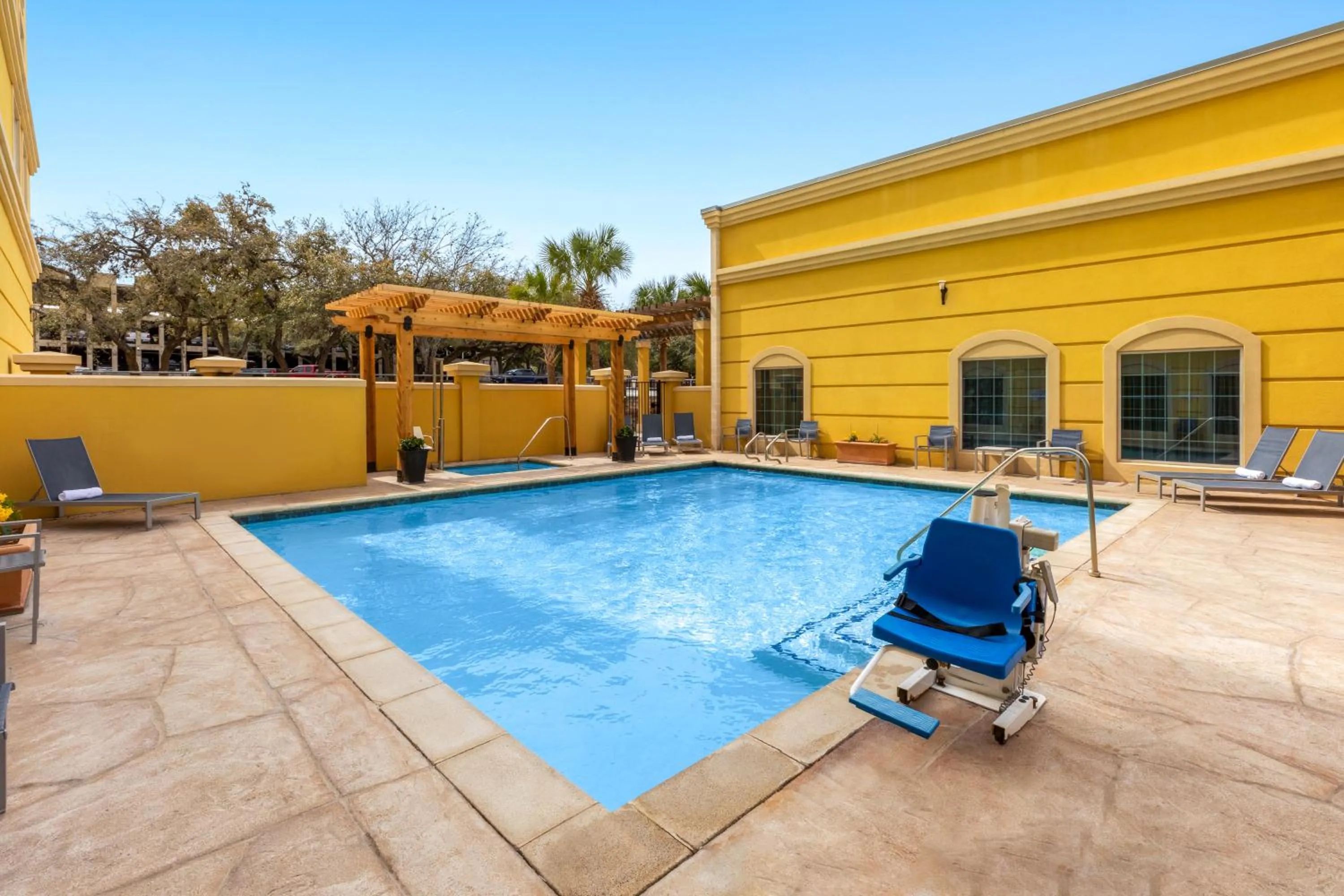 Swimming pool in La Quinta by Wyndham San Antonio Medical Ctr. NW