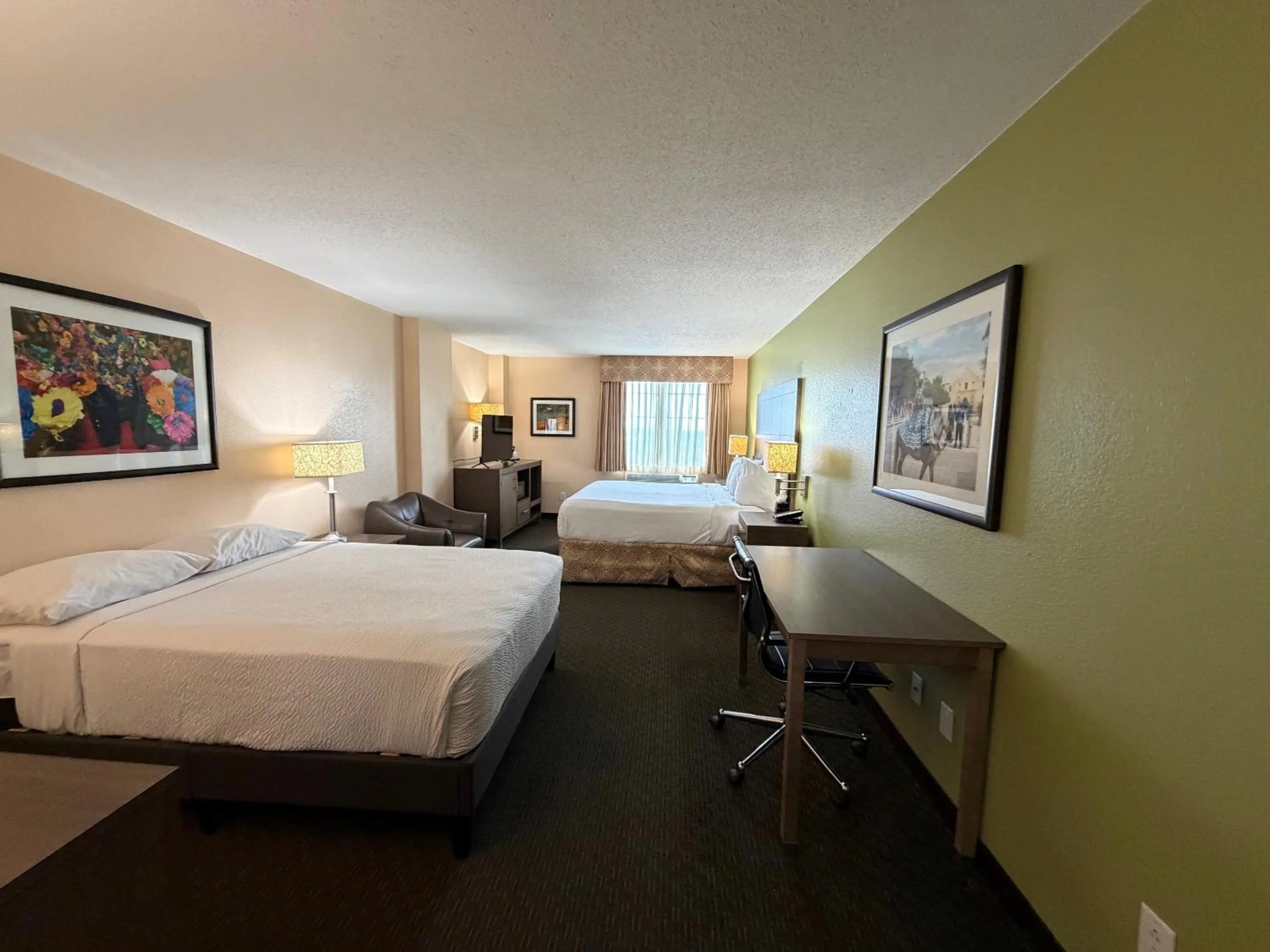 Bedroom, Bed in La Quinta by Wyndham San Antonio Medical Ctr. NW