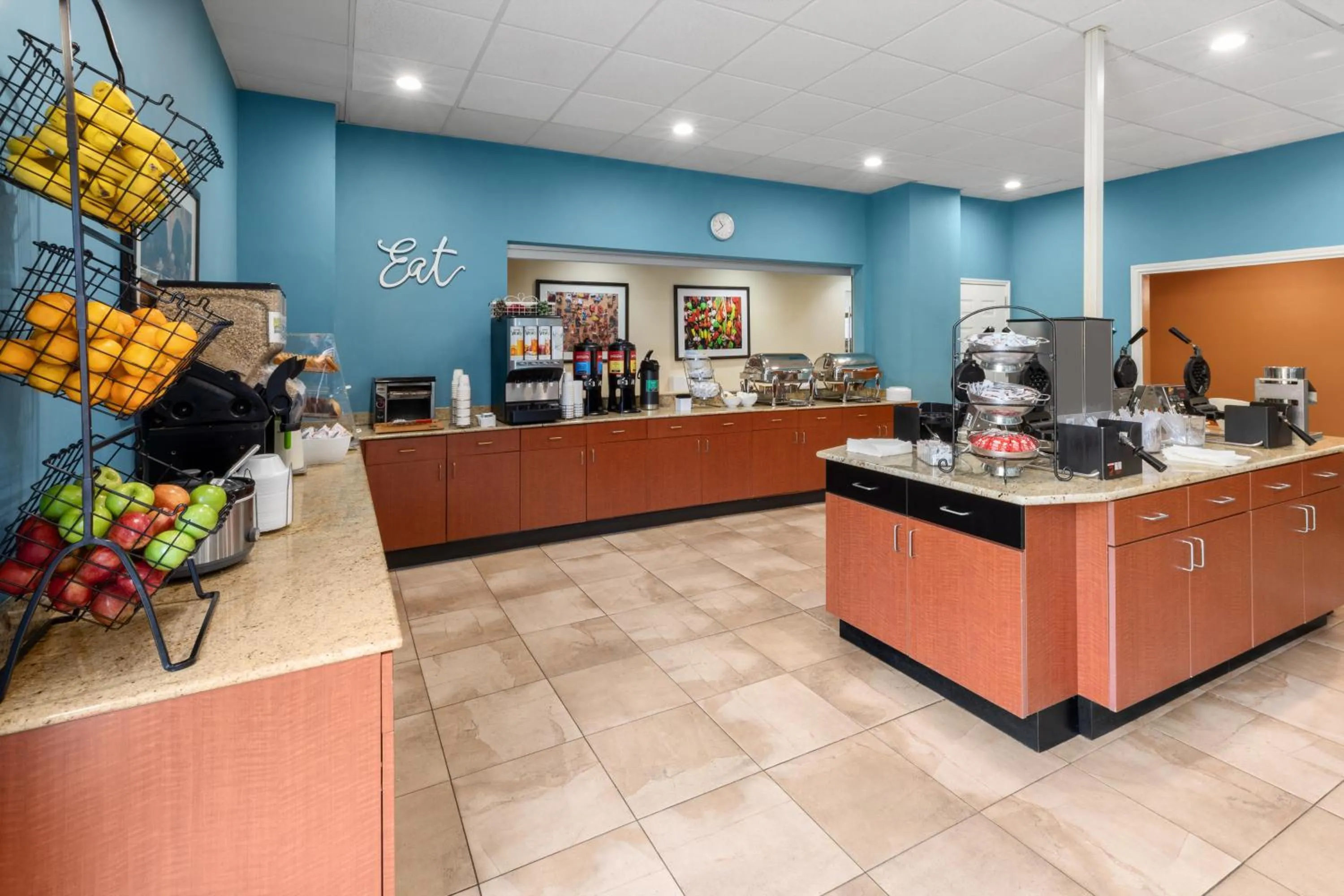 Buffet breakfast in La Quinta by Wyndham San Antonio Medical Ctr. NW