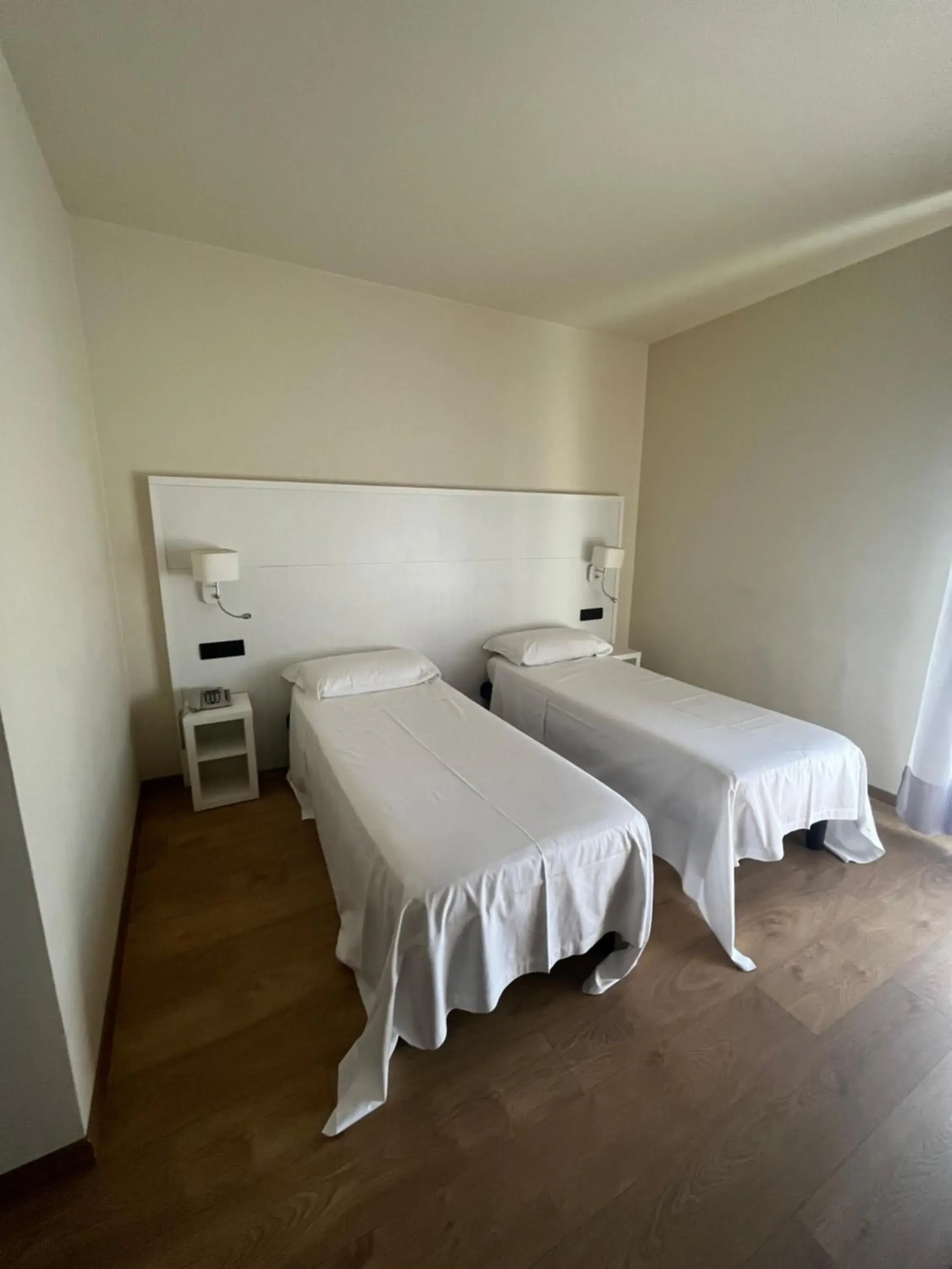 Double or Twin Room with Balcony in Hotel Parigi 2 & Spa Double or Twin Room with Balcony in Hotel Parigi 2 & Spa