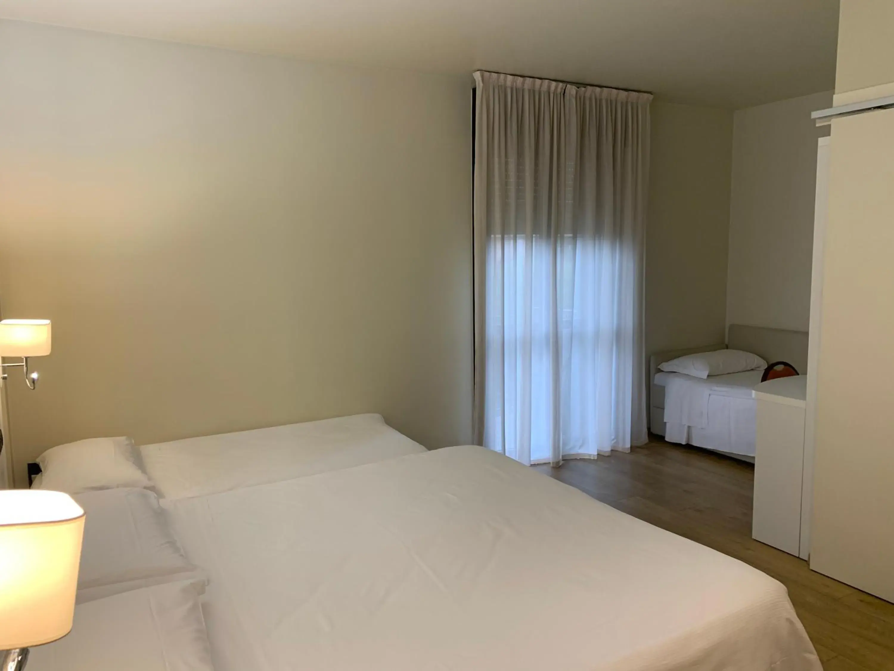 Quadruple Room - Disability Access in Hotel Parigi 2 & Spa Quadruple Room - Disability Access in Hotel Parigi 2 & Spa