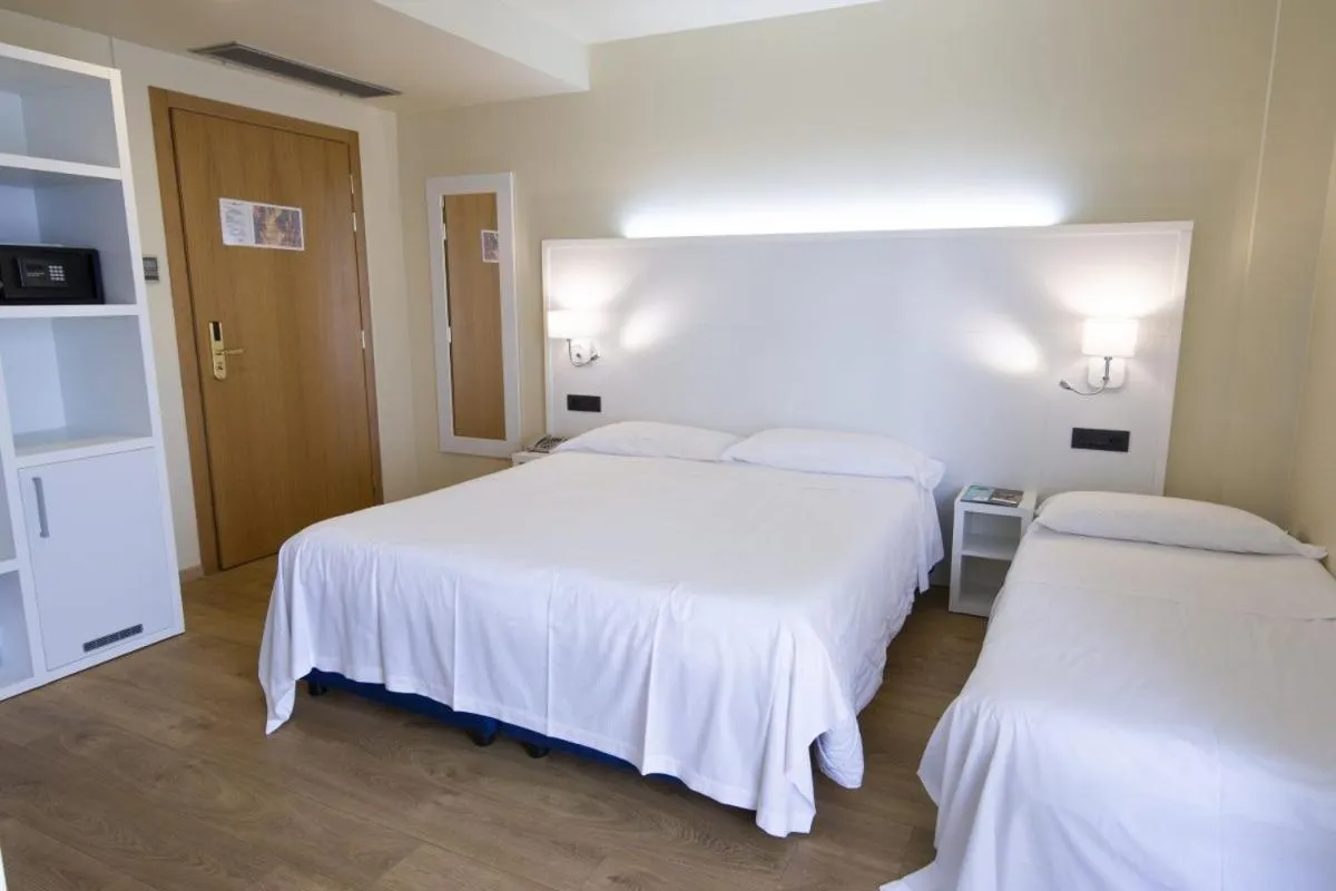 Photo of the whole room, Bed in Hotel Parigi 2 & Spa