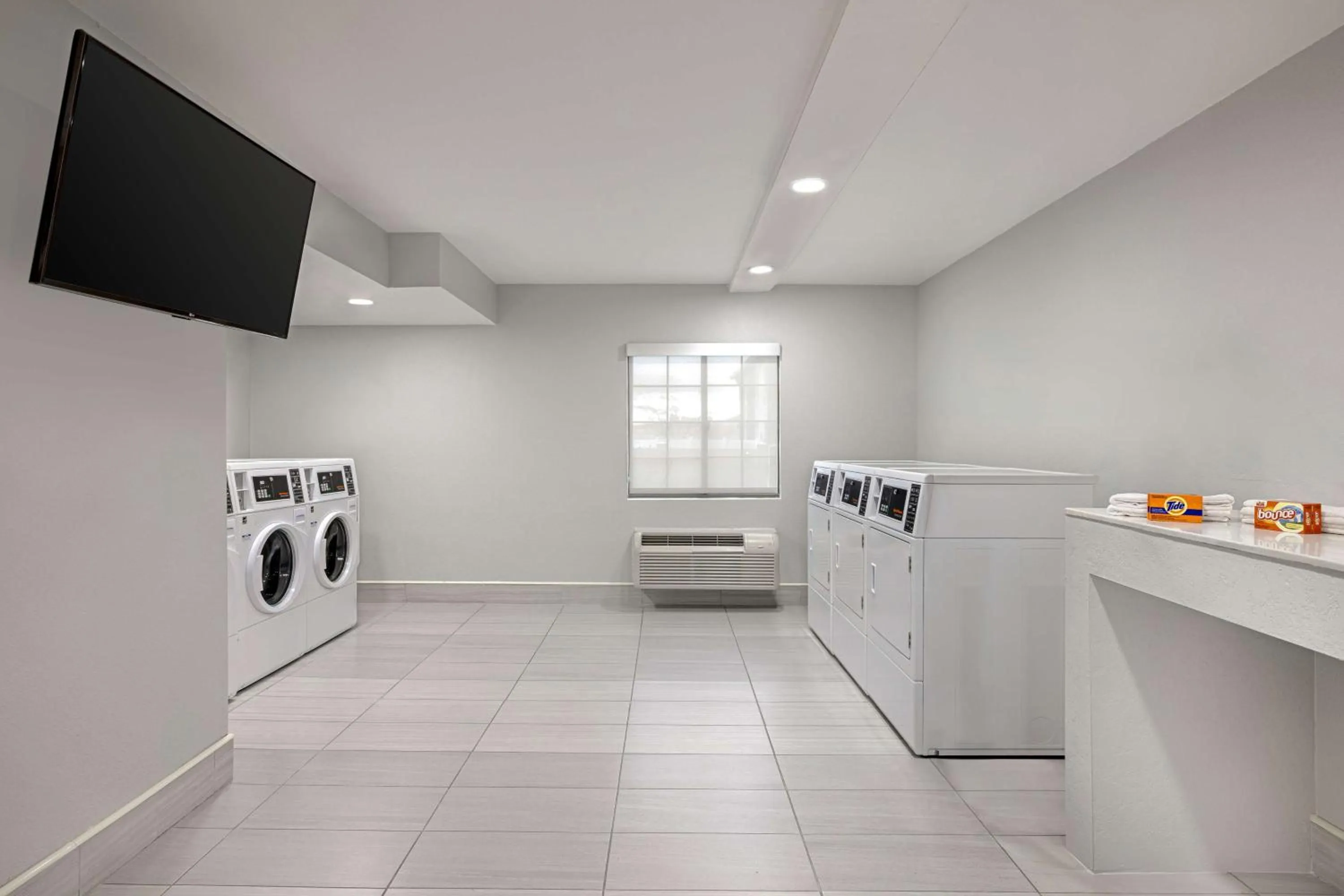 laundry in Spark by Hilton Rock Springs
