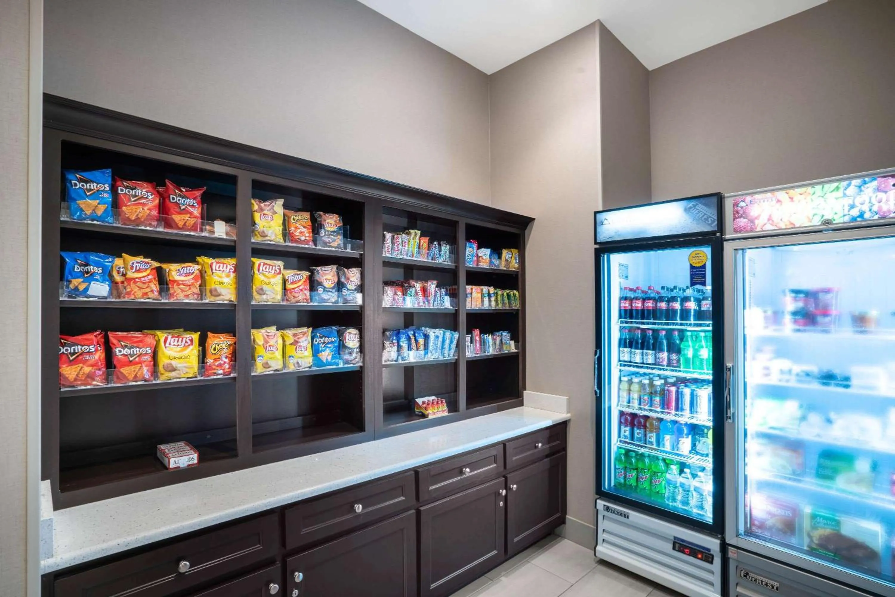 Property building in La Quinta by Wyndham West Memphis