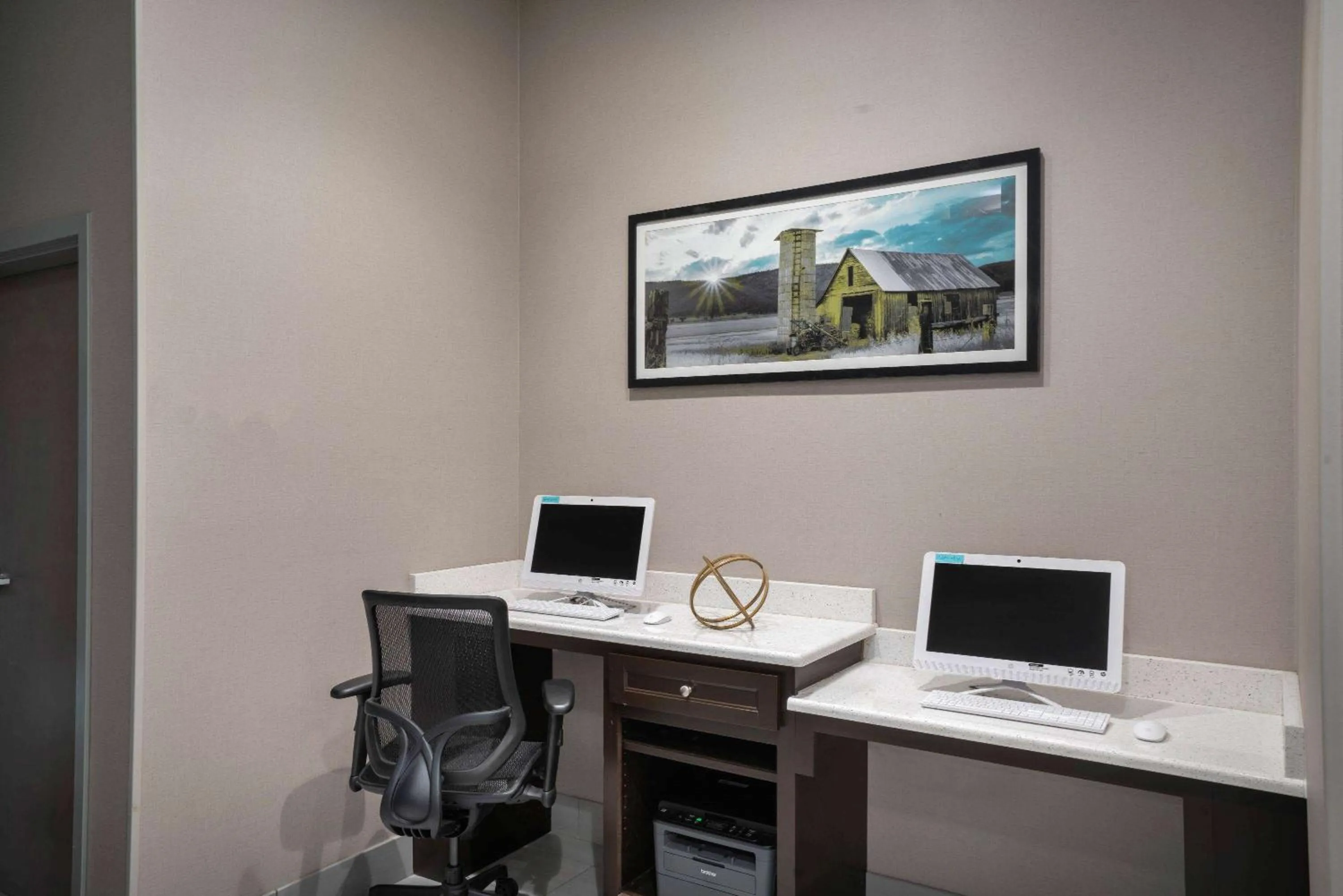 Business facilities in La Quinta by Wyndham West Memphis