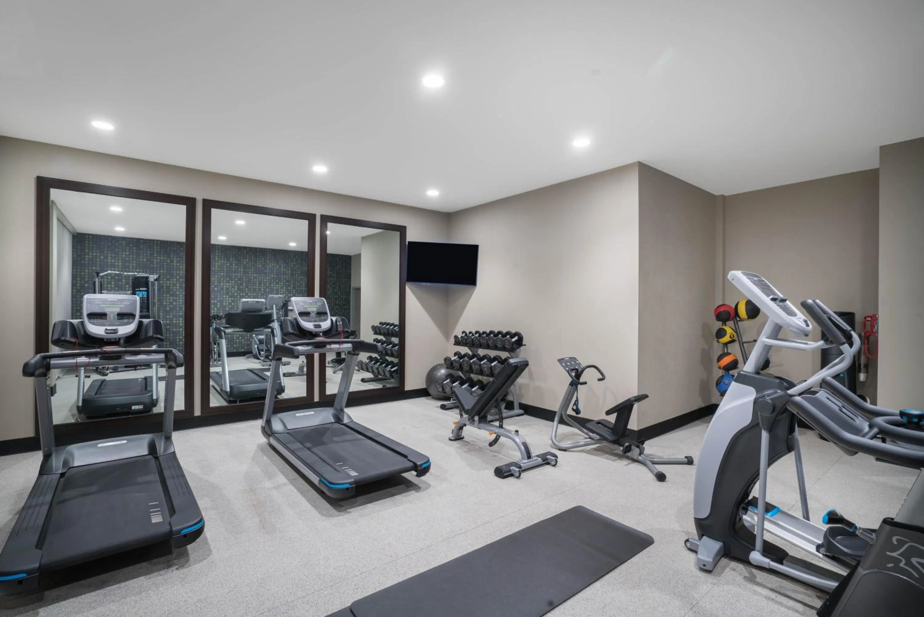 Fitness centre/facilities in La Quinta by Wyndham West Memphis