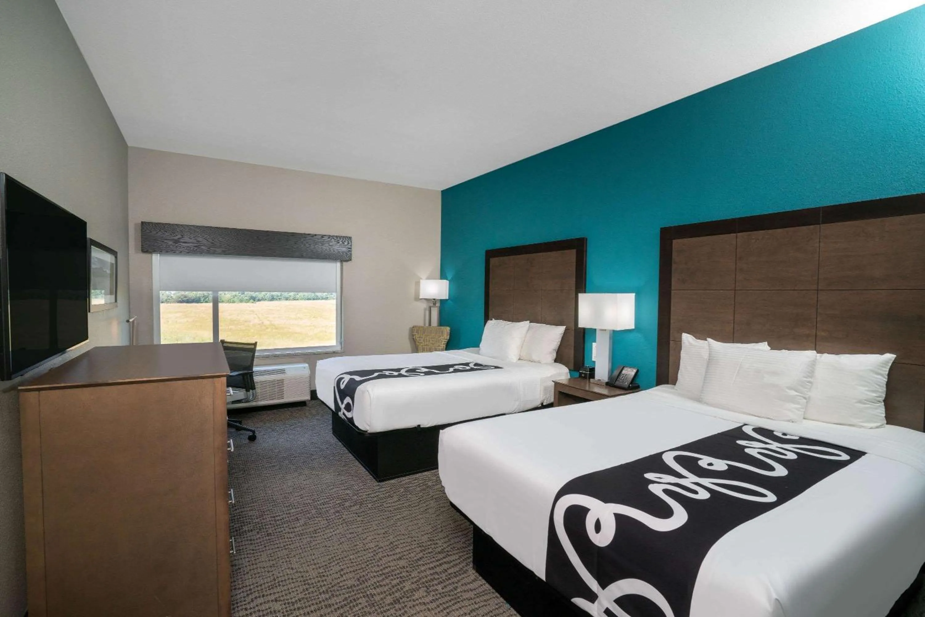 Bedroom, Bed in La Quinta by Wyndham West Memphis