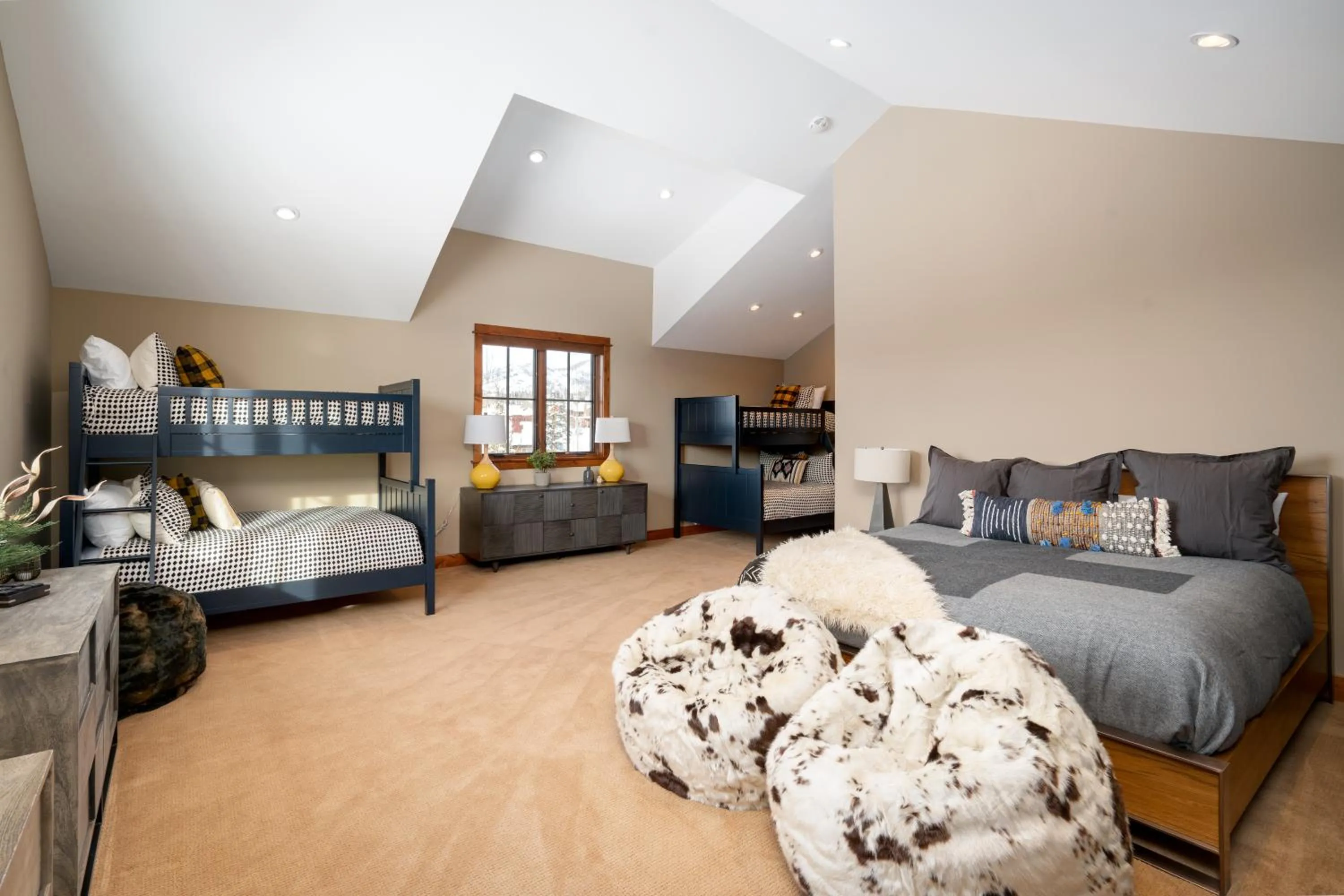 bunk bed, Bed in The Porches