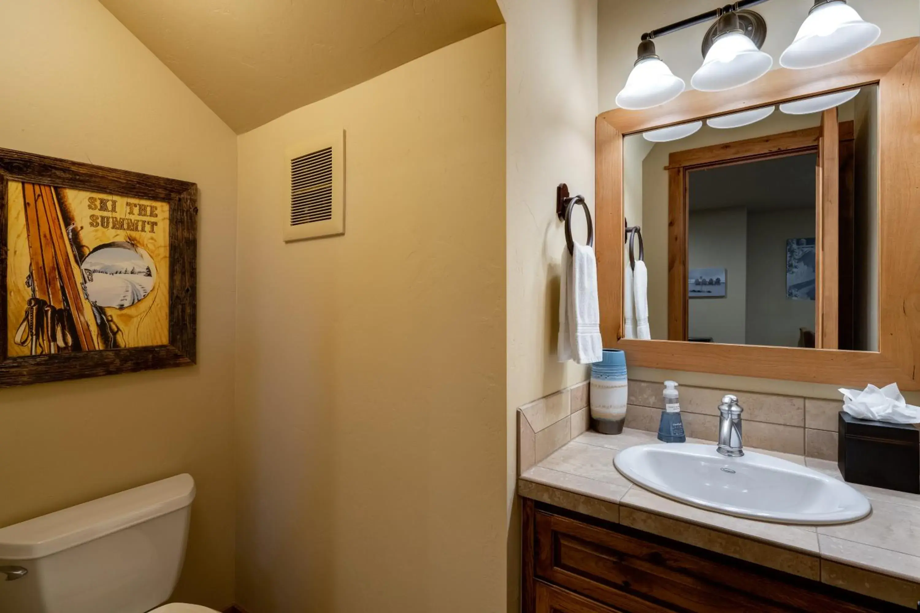 Four-Bedroom House in The Porches Four-Bedroom House in The Porches