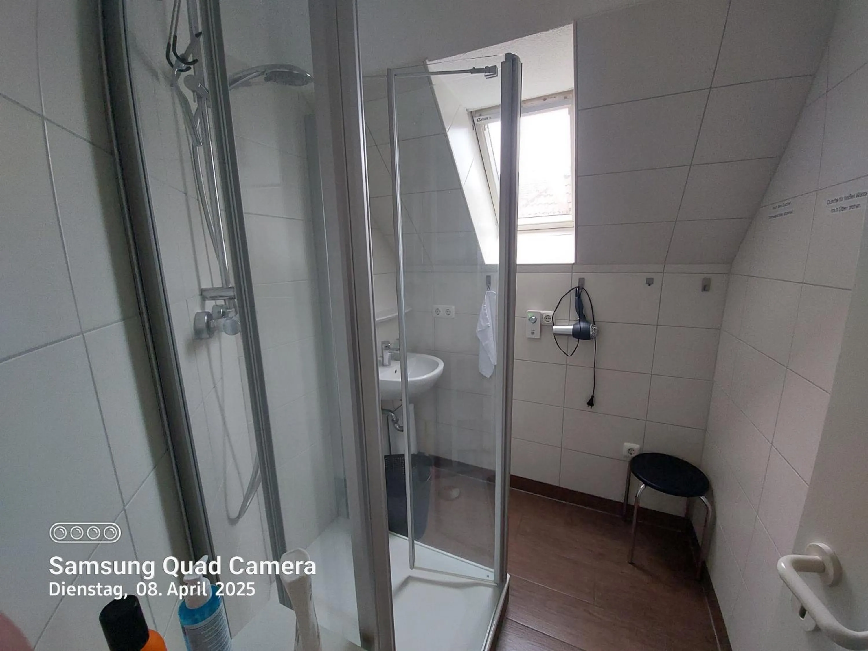 Shower in Pension Norddeicher Straße