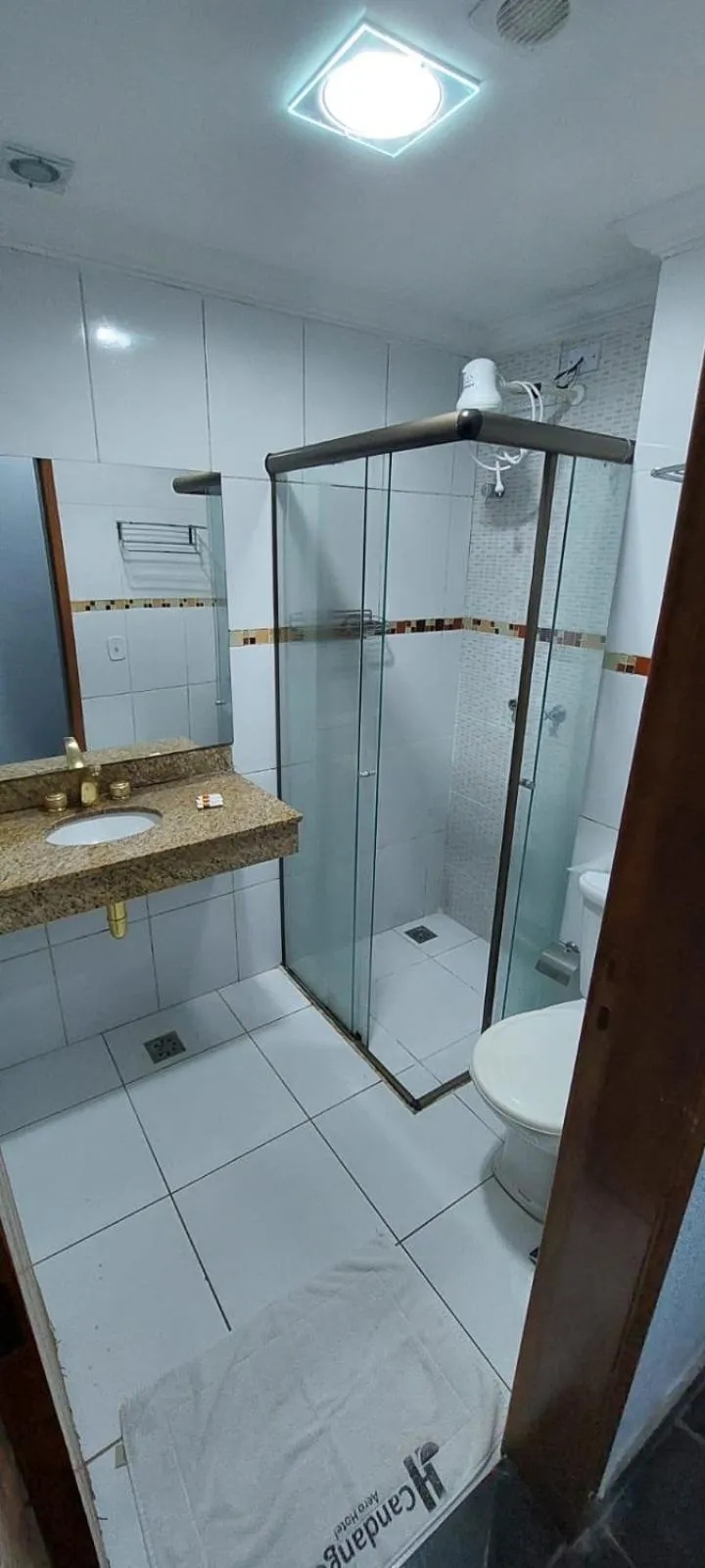 Shower in Candango Aero Hotel